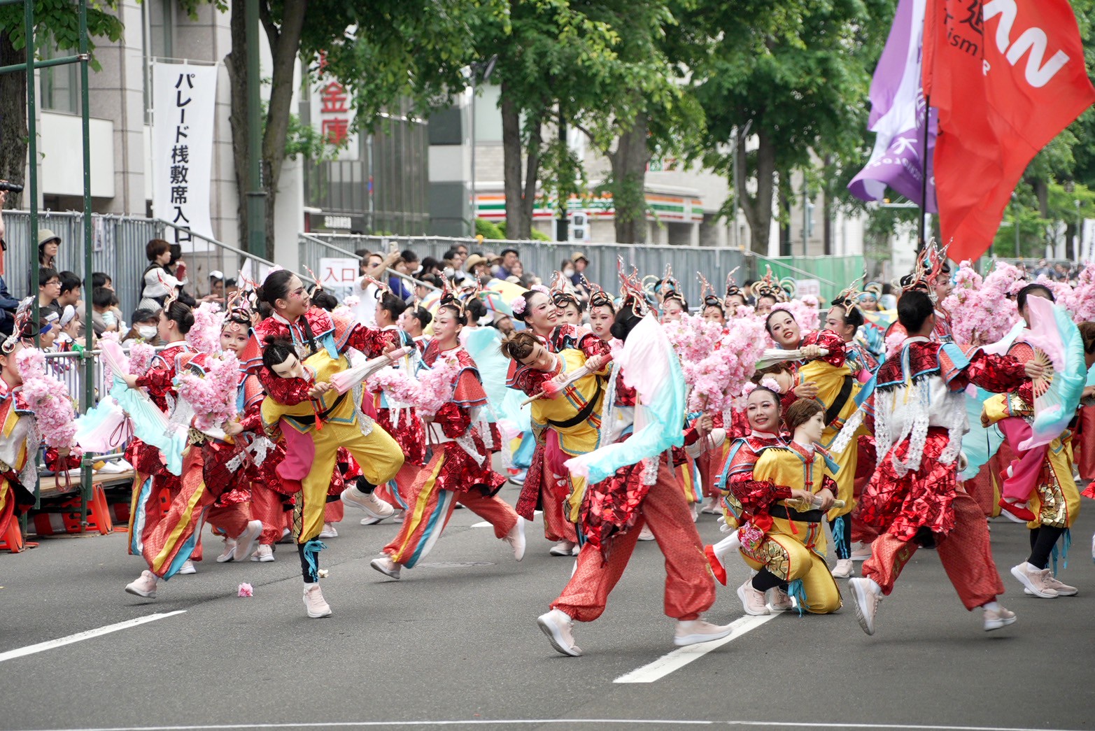 北海道YOSAKOI索朗祭也有滿滿臺南味！  黃偉哲攜手南應大登上表演前導車宣傳臺南魅力   