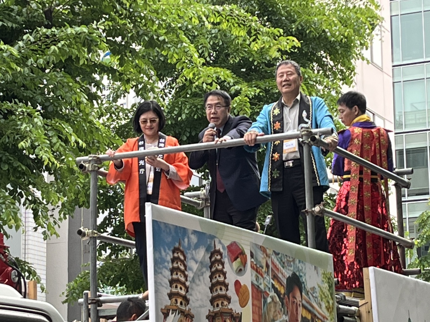 北海道YOSAKOI索朗祭也有滿滿臺南味! 黃偉哲攜手南應大登上表演前導車宣傳臺南魅力