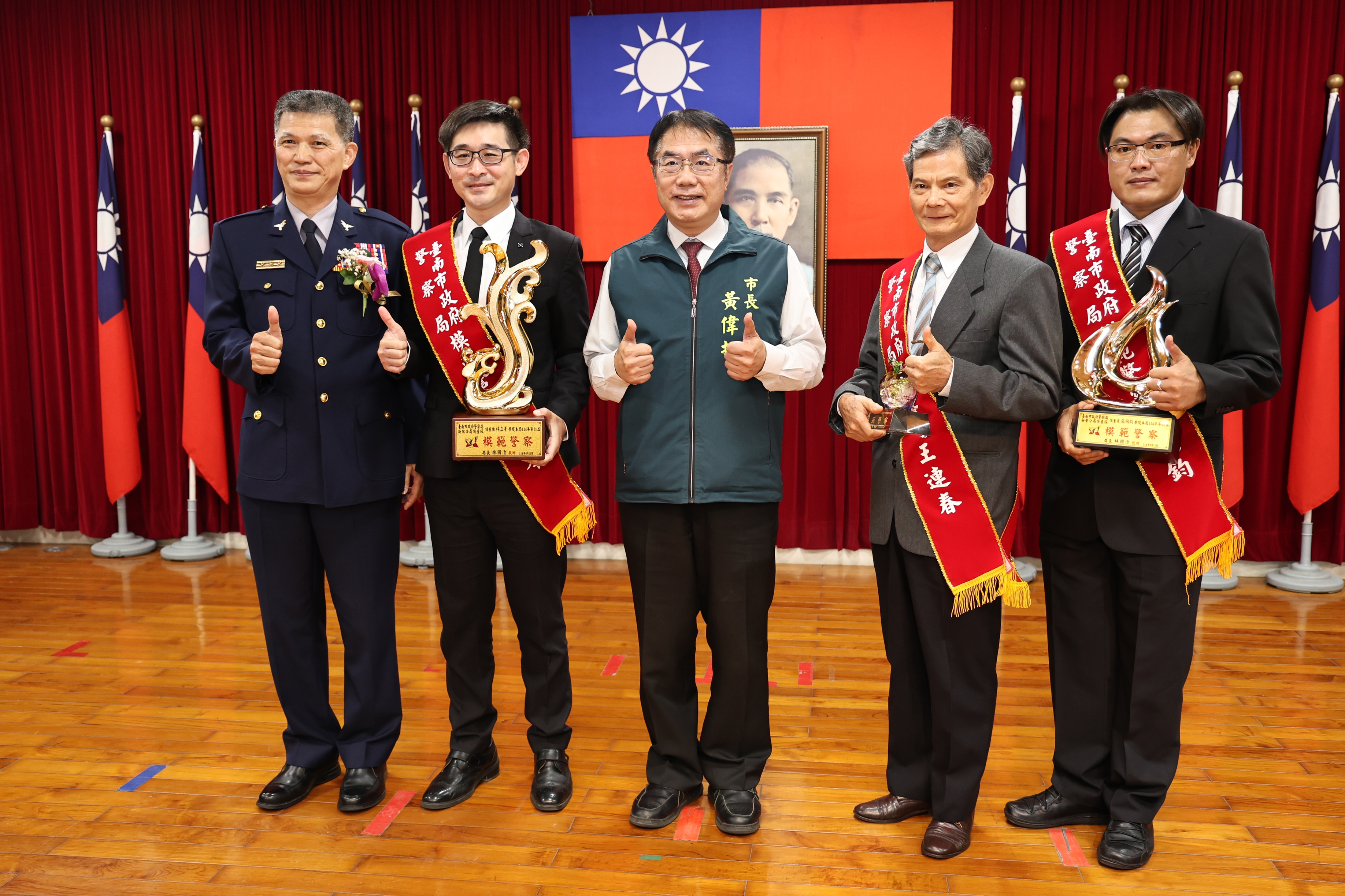 南市114年警察節慶祝大會 黃偉哲頒獎感謝維護治安保障市民財產安全