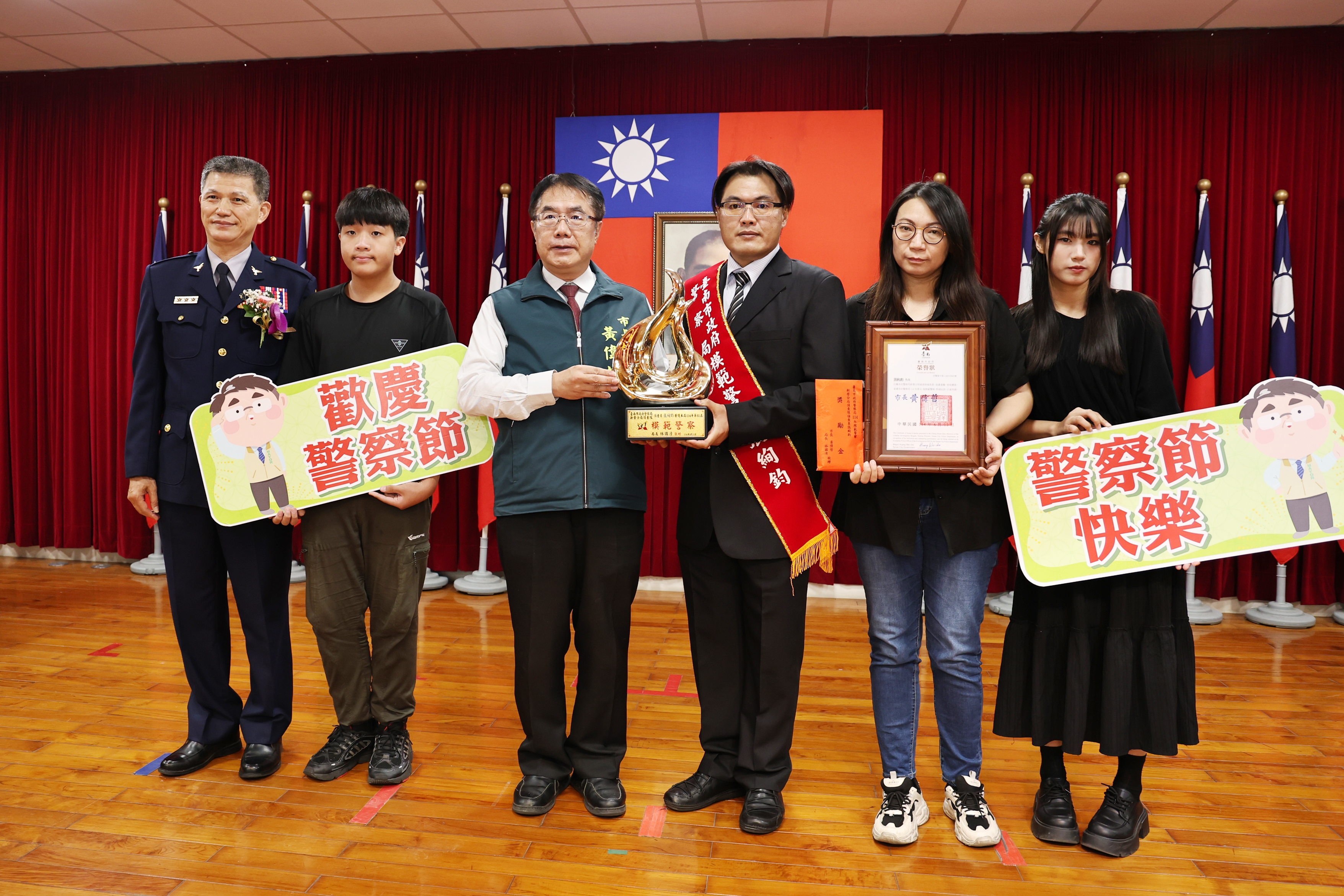南市114年警察節慶祝大會　黃偉哲頒獎感謝維護治安保障市民財產安全