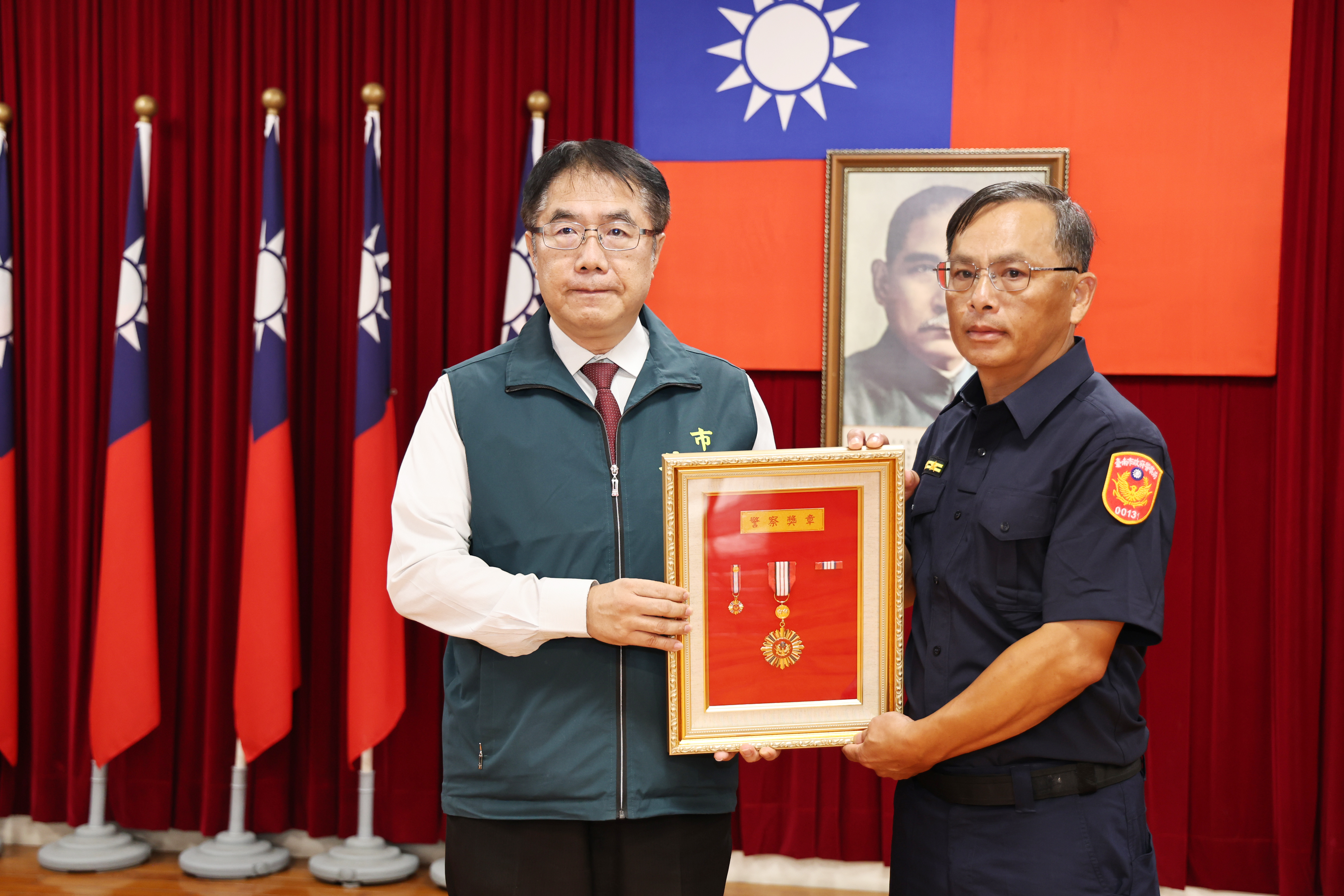 南市114年警察節慶祝大會　黃偉哲頒獎感謝維護治安保障市民財產安全