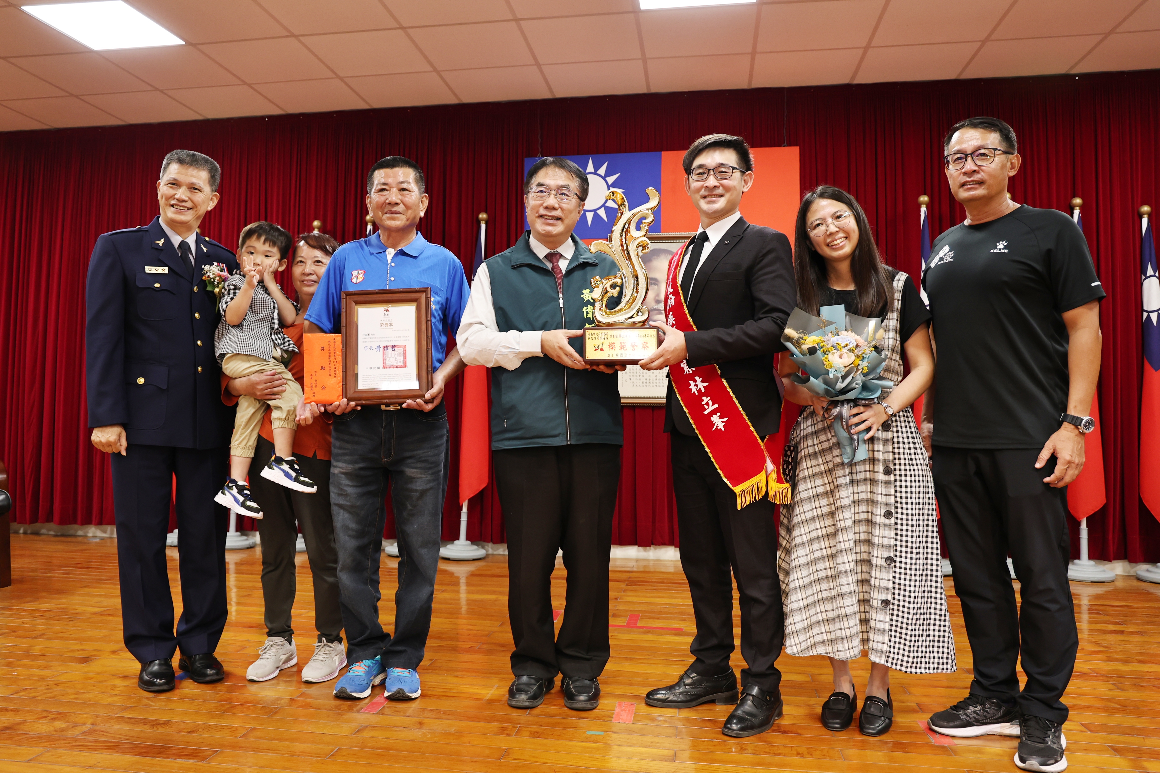 南市114年警察節慶祝大會　黃偉哲頒獎感謝維護治安保障市民財產安全