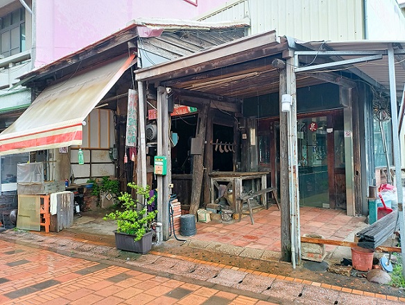 「臺南奇人帶路」系列 百年傳承「泉利打鐵店」第六代李信賢,老街上最動人的職人精神