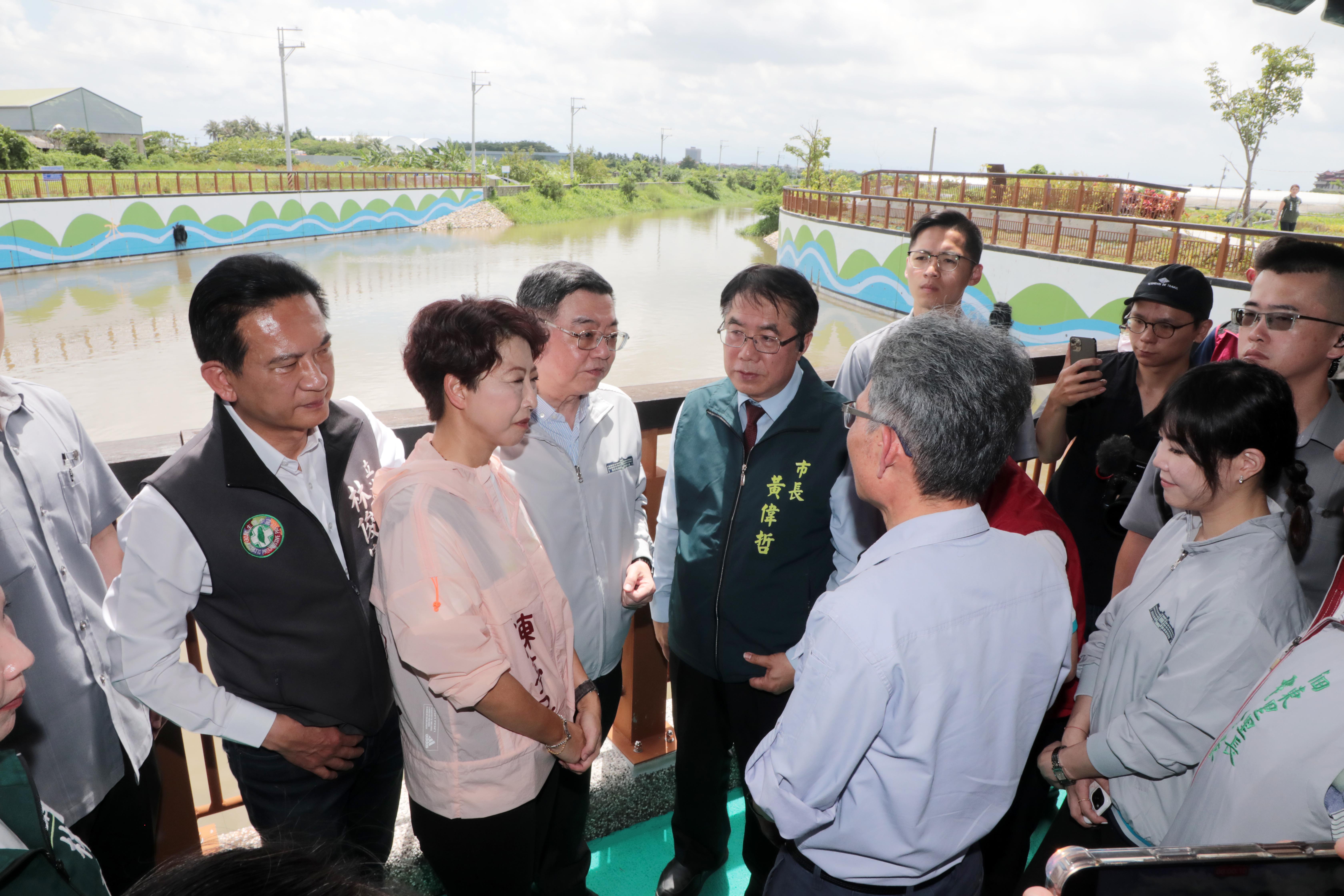 行政院長卓榮泰視察曾文溪排水  黃偉哲親自陪同爭取補助推動水利建設