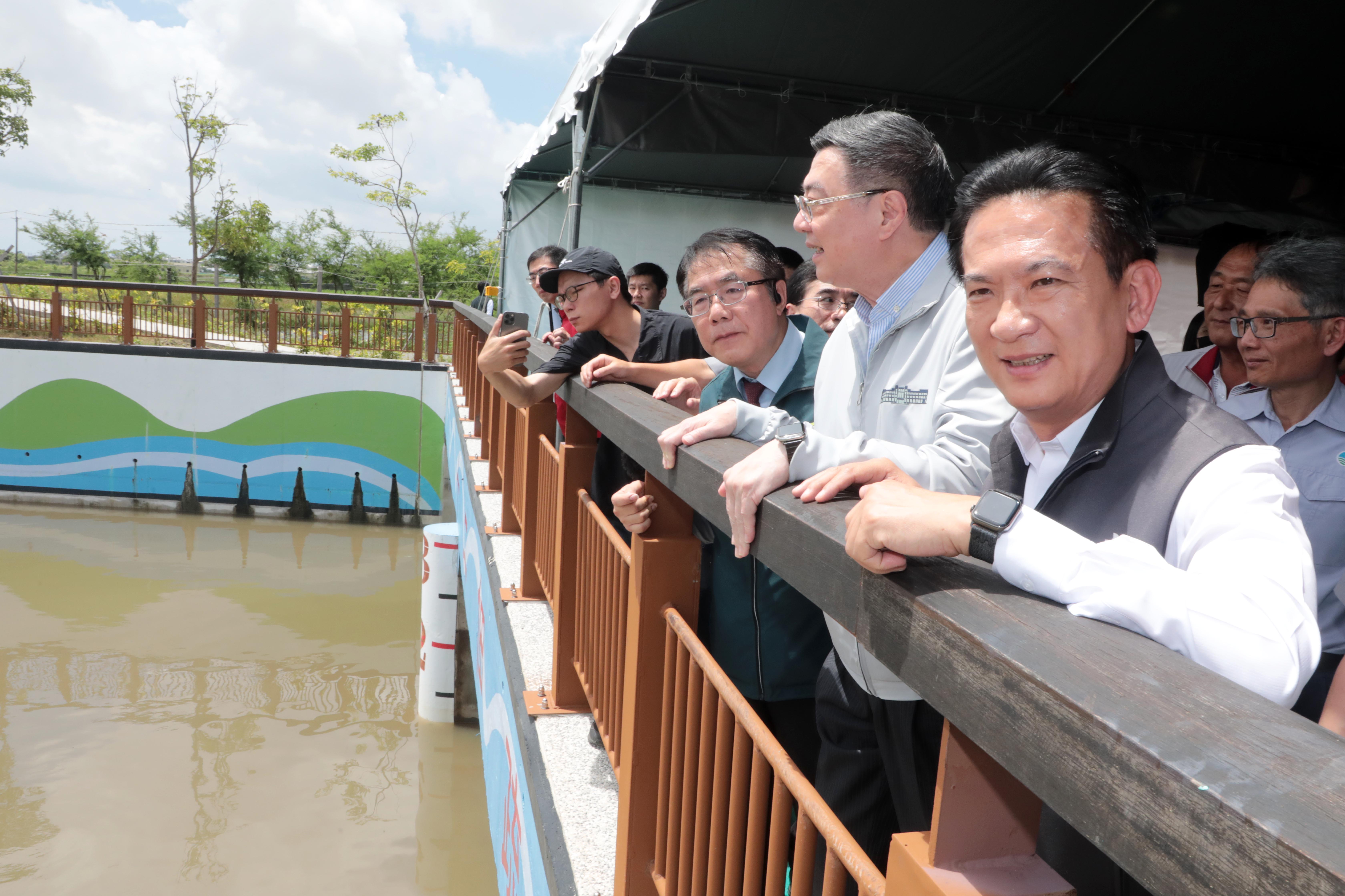 行政院長卓榮泰視察曾文溪排水  黃偉哲親自陪同爭取補助推動水利建設