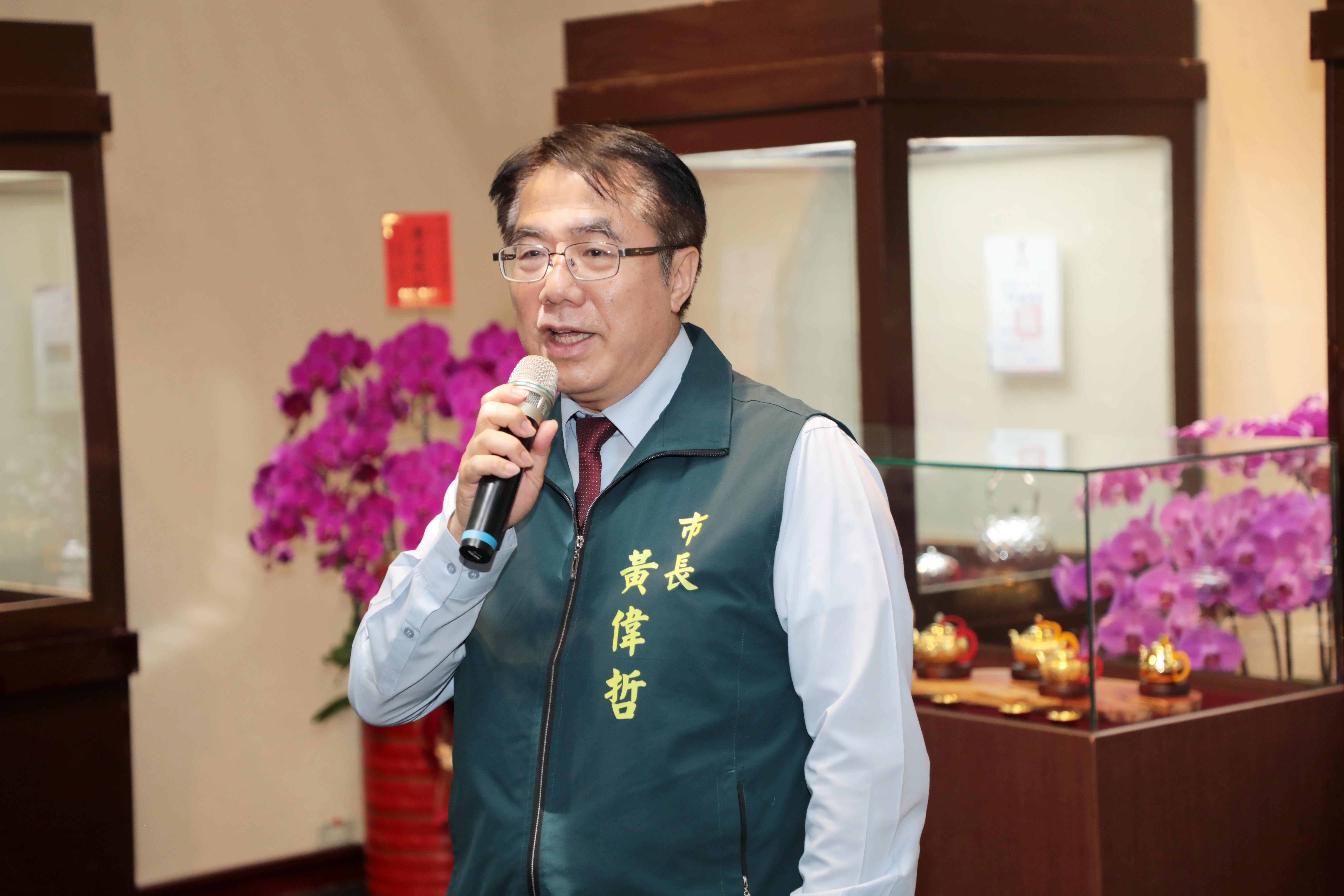 黃偉哲肯定陳水林老師金工造詣 邀市民欣賞精緻茶器藝術