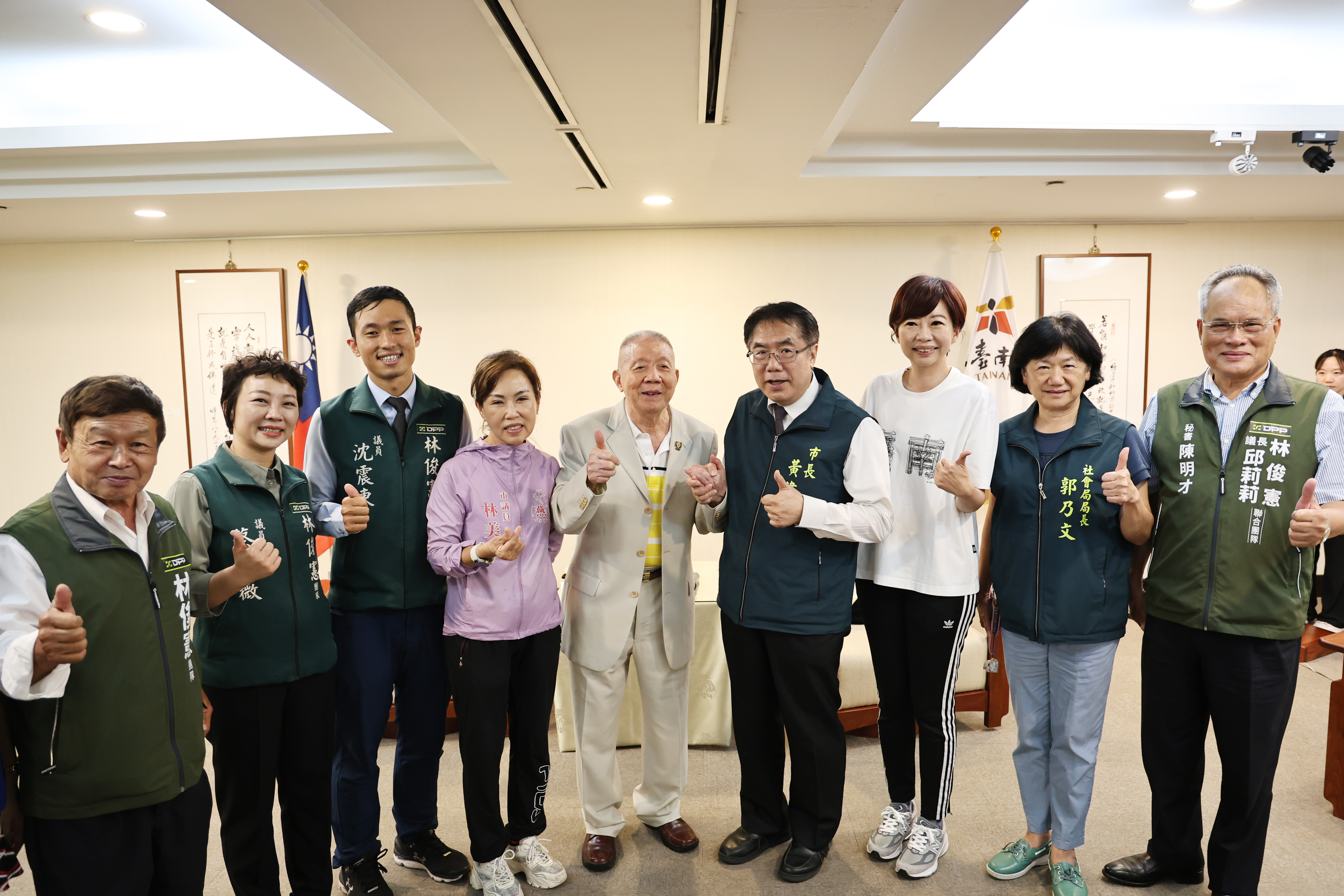 南市府市政顧問徐修齊再捐400萬！累計千萬助弱勢 黃偉哲感謝長期熱心公益