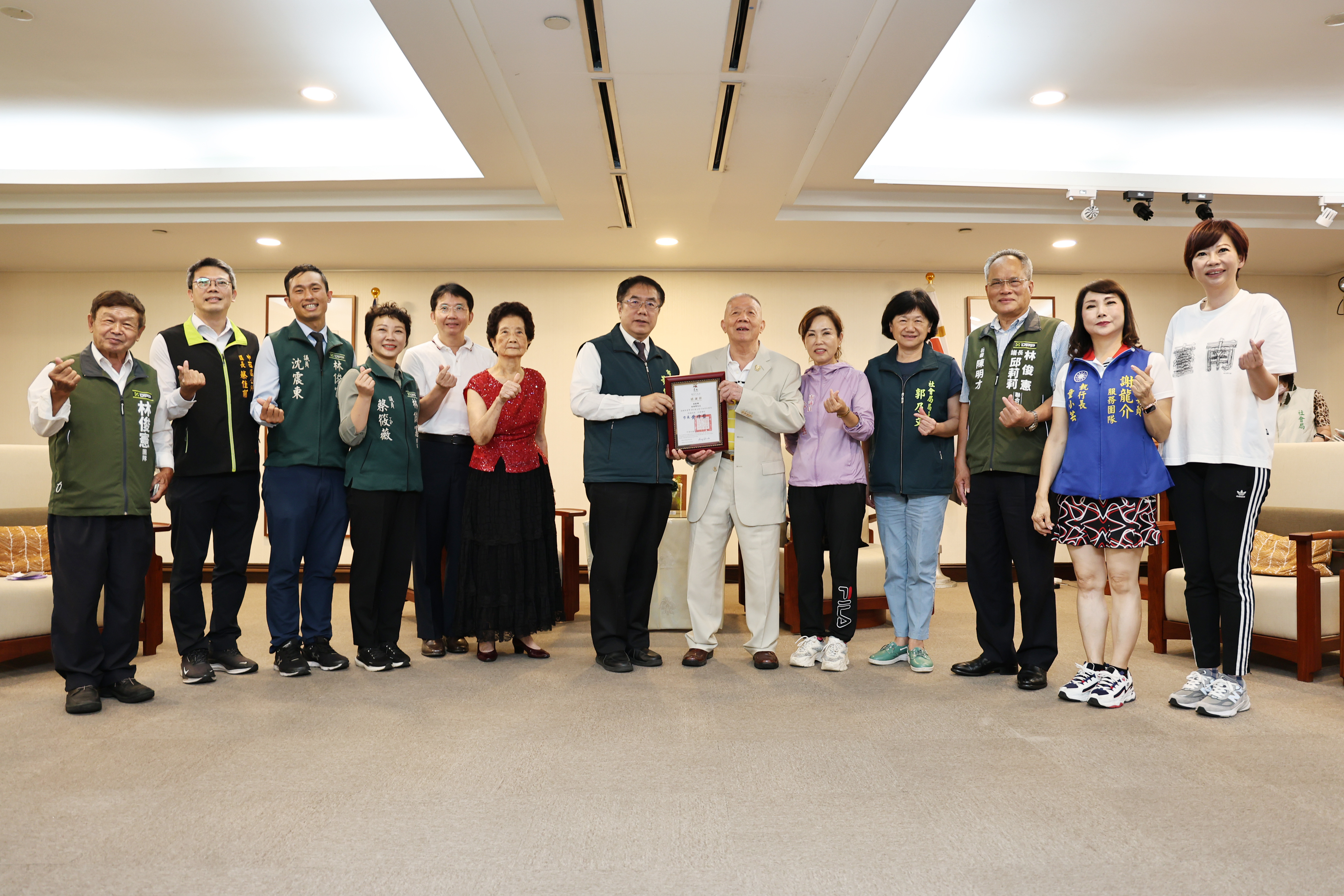 南市府市政顧問徐修齊再捐400萬！累計千萬助弱勢 黃偉哲感謝長期熱心公益