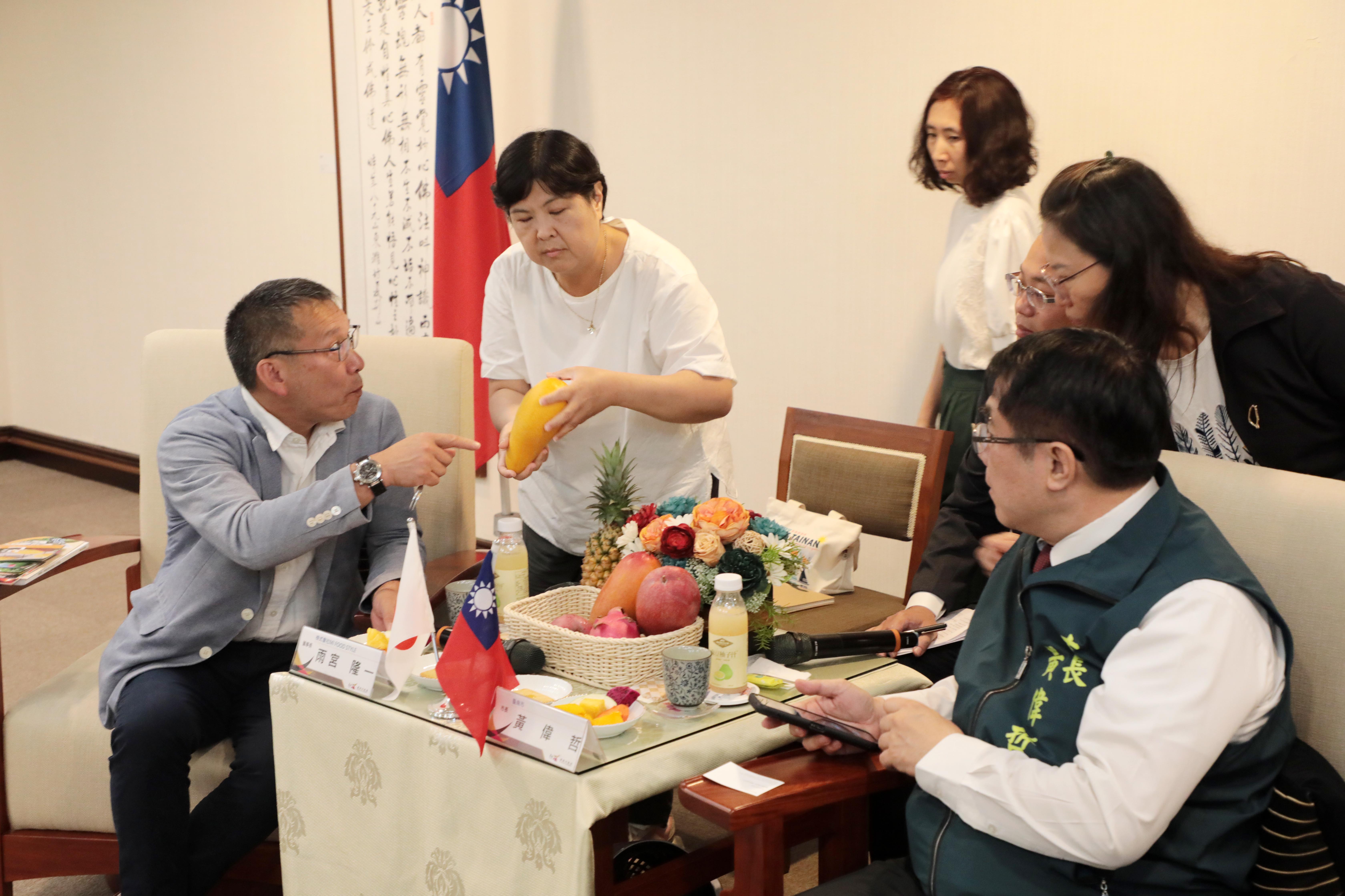 日本頂級超市QUEEN'S ISETAN社長親臨台南  與黃偉哲洽談台南多項農產上架計畫
