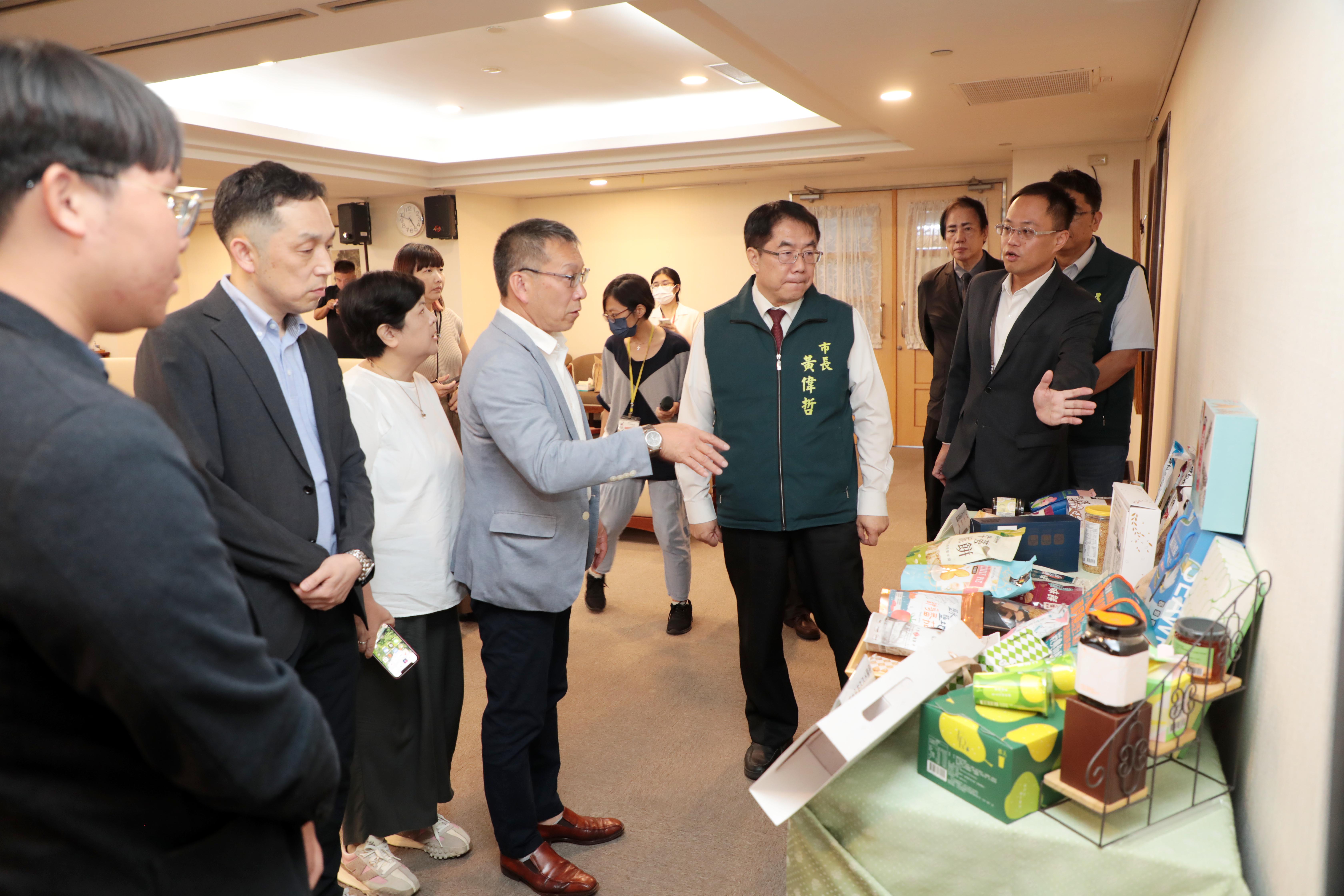 日本頂級超市QUEEN'S ISETAN社長親臨台南  與黃偉哲洽談台南多項農產上架計畫