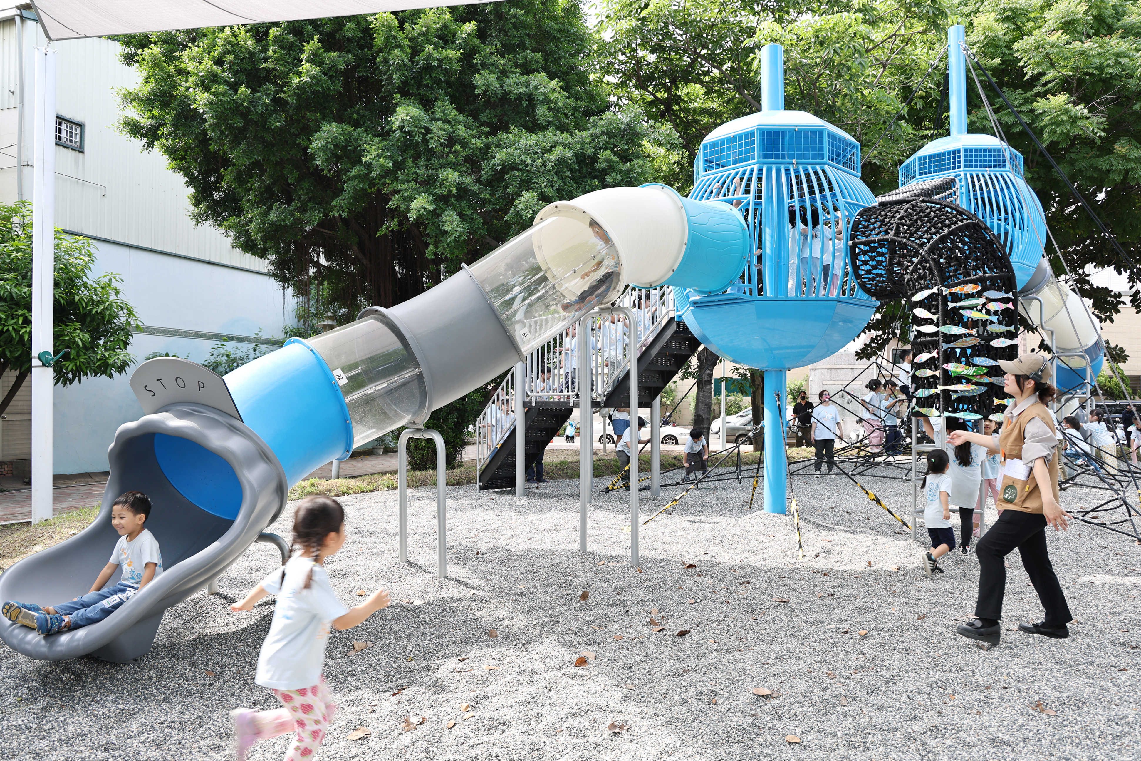 「一區一特色公園」再添亮點　黃偉哲視察北區華德公園「漁眾不同」特色遊戲場確保親子安心使用