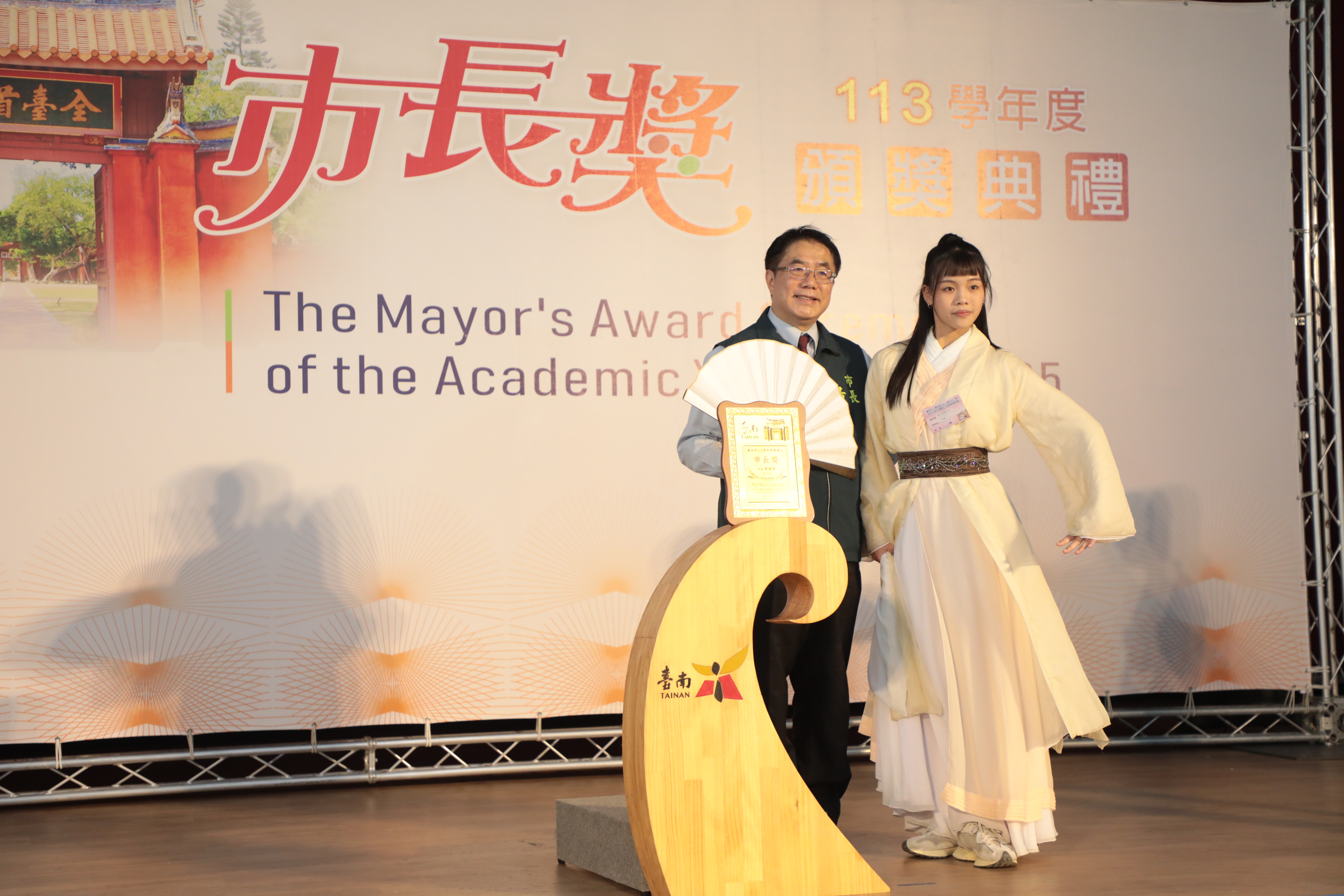 台南市第2場市長獎頒獎「市長陪你拍」來了! 黃偉哲勉學子勇敢探索未來
