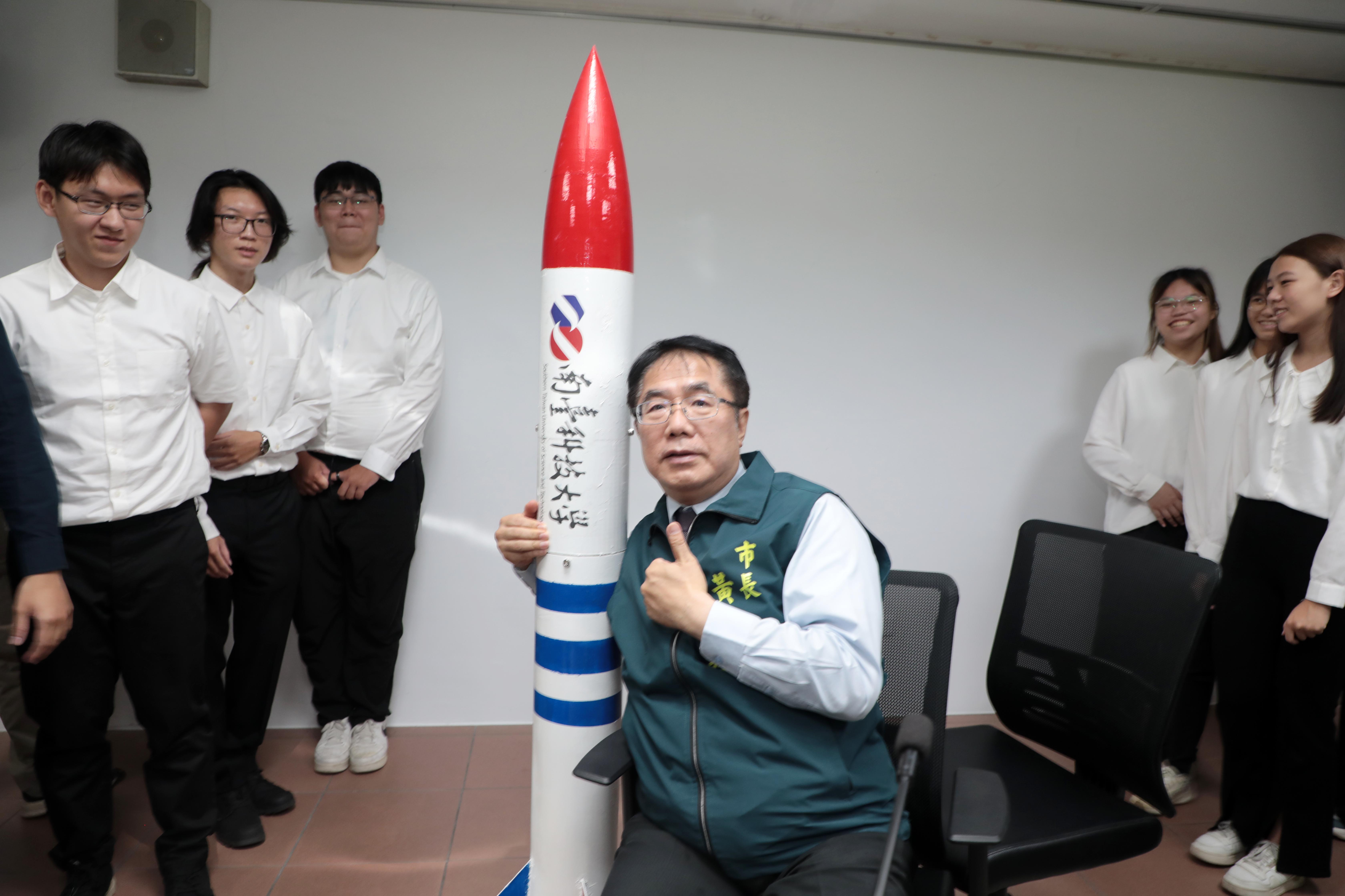 南臺科大五專部火箭團隊晉級台灣盃火箭競賽總決賽 黃偉哲嘉勉：盼台南成為火箭發展重鎮