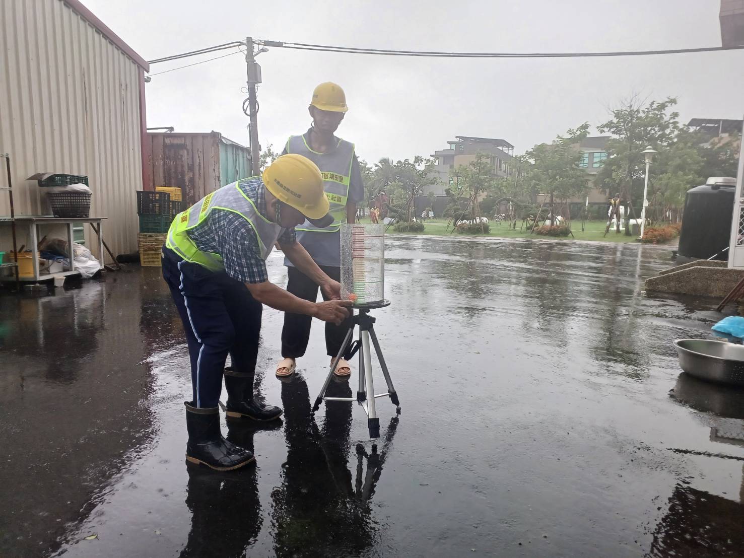 南市水患自主防災社區連續十年獲評鑑「績優縣市政府」殊榮 水利局市政會議獻獎共享榮耀 