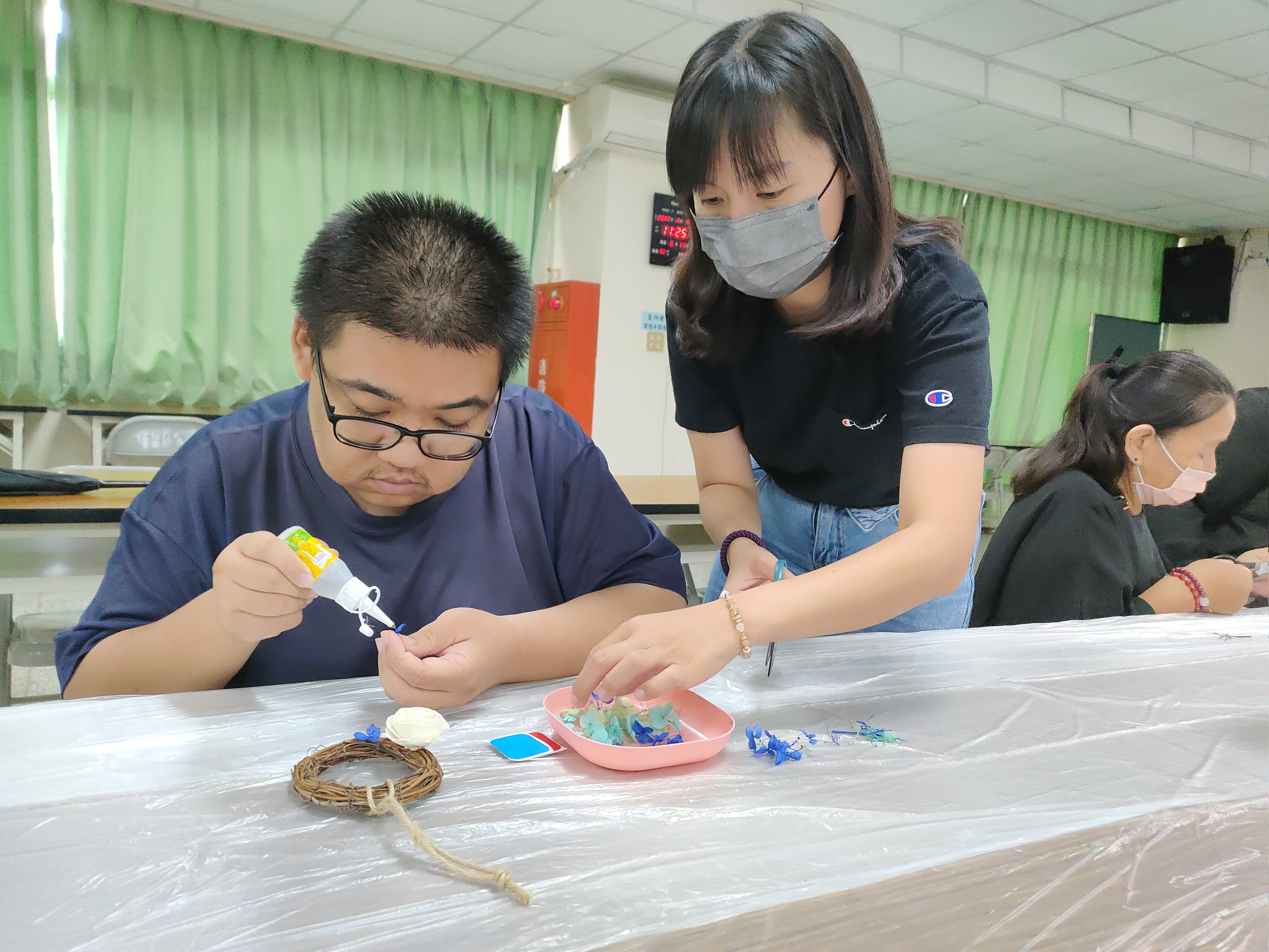 南巿社會局北門區社福中心手作工作坊 與身障朋友藝起發光