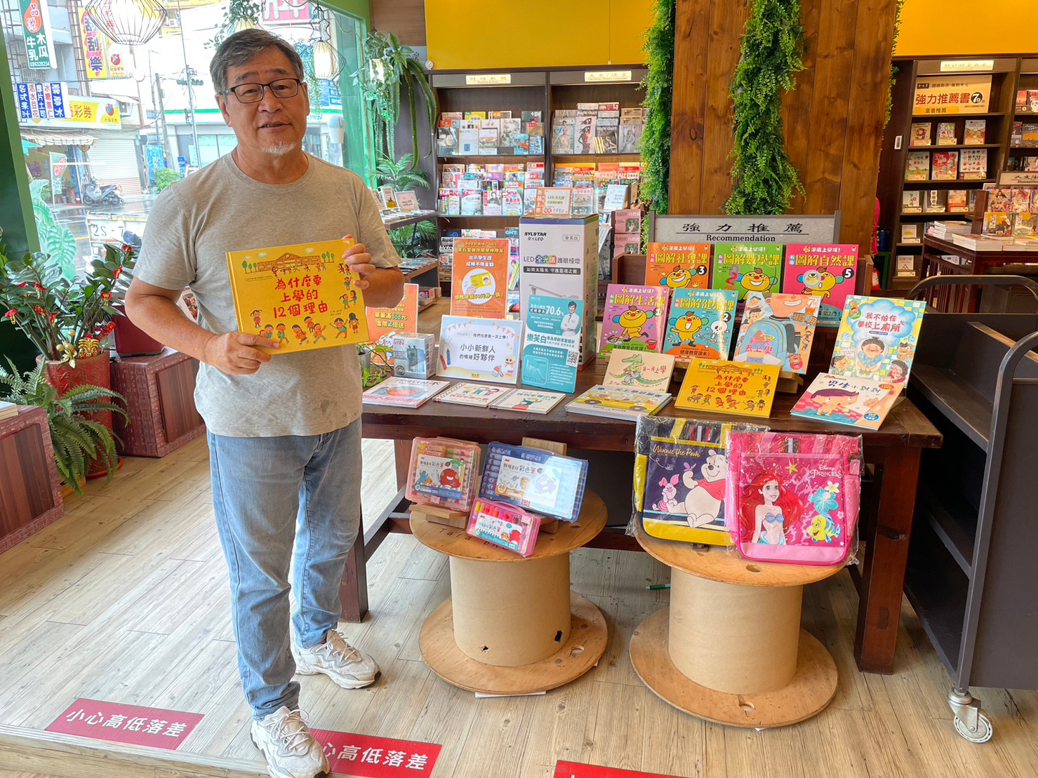 筆耕不輟書寫臺南　文化局悼念王浩一老師辭世