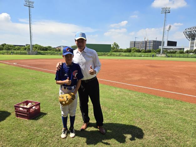 體育局陳良乾局長親赴慰勞 U12臺灣代表隊 為少棒小將加油打氣 期許再創佳績