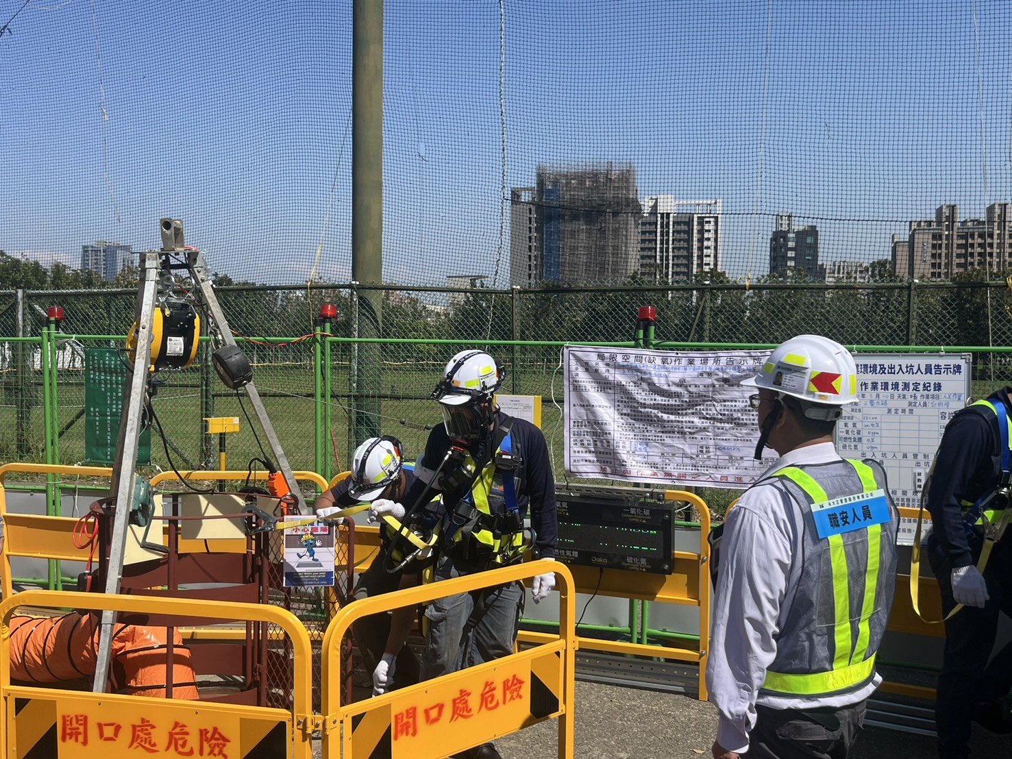 臺南市政府榮獲「114年度全國下水道局限空間出入坑作業評鑑」特優獎