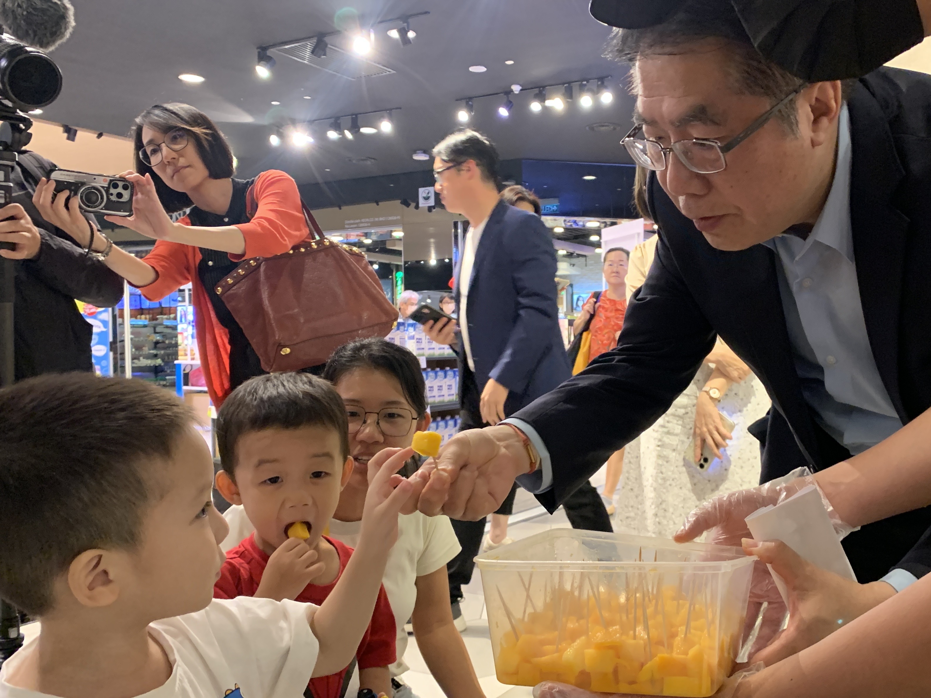 瘋芒再現！黃偉哲攜台南芒果赴大馬甜蜜再出擊