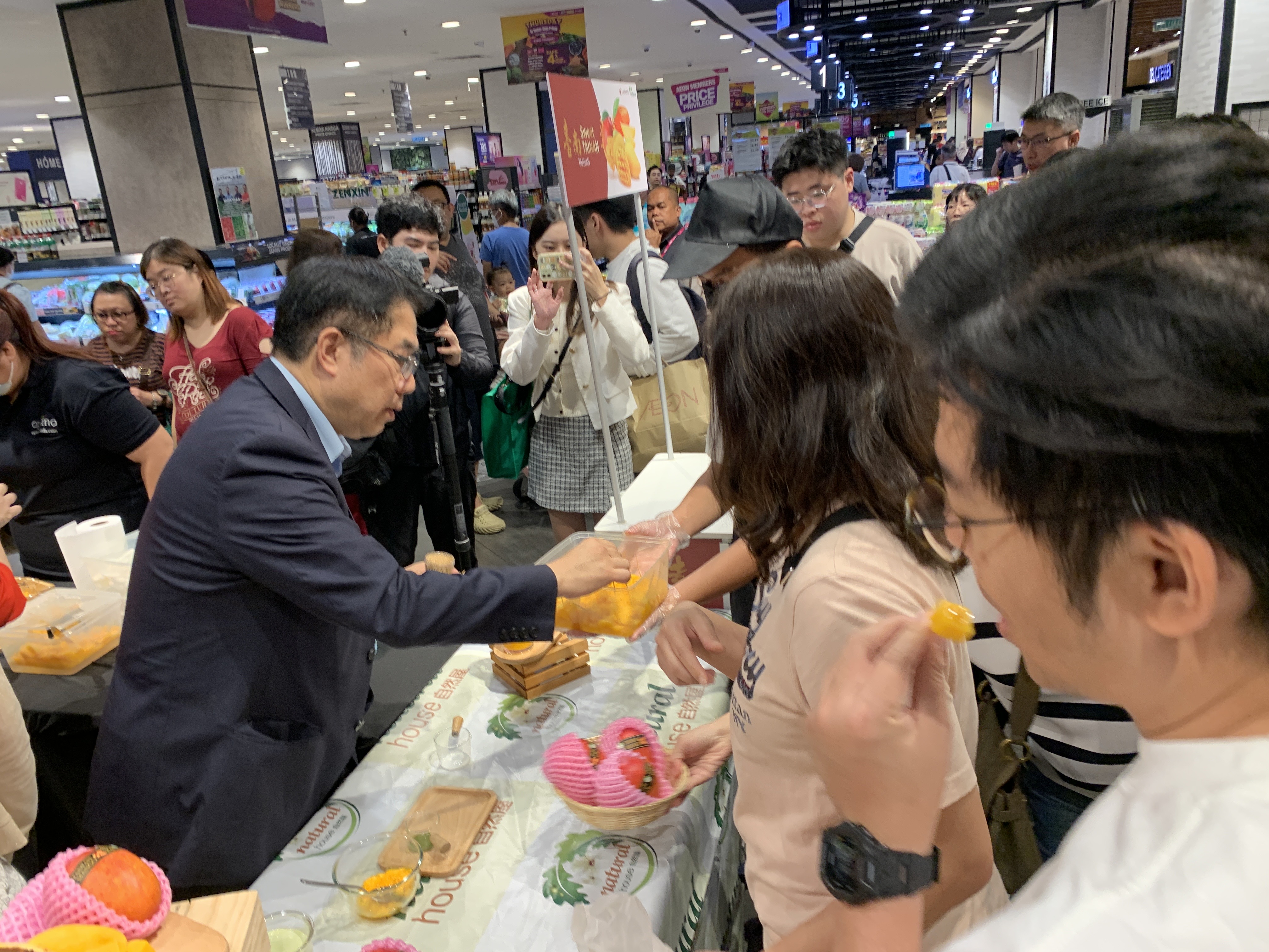 瘋芒再現！黃偉哲攜台南芒果赴大馬甜蜜再出擊