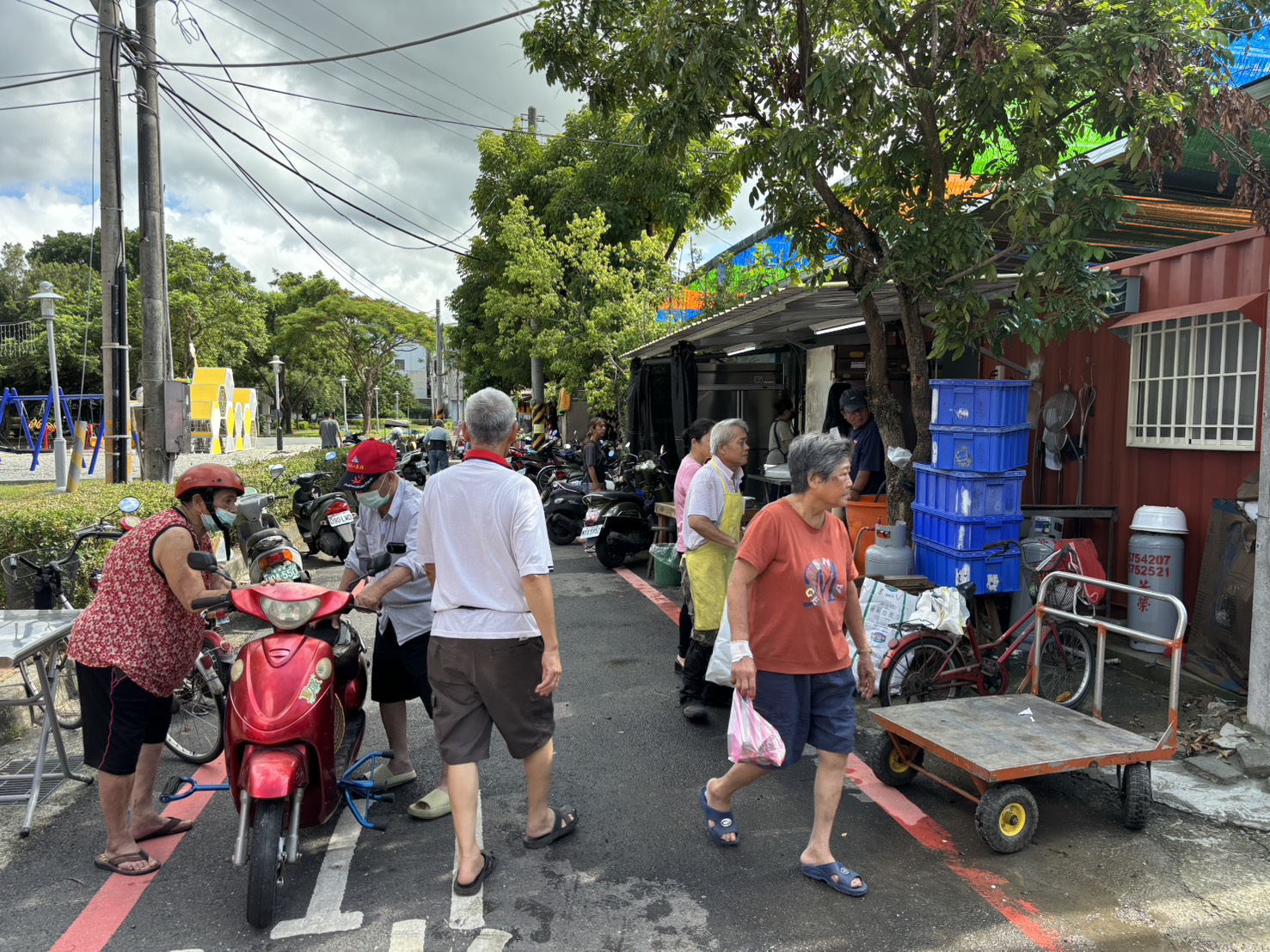 楠西市場中繼站第二波促銷活動熱烈開跑！ 市府全力助攻攤商振興市場經濟！