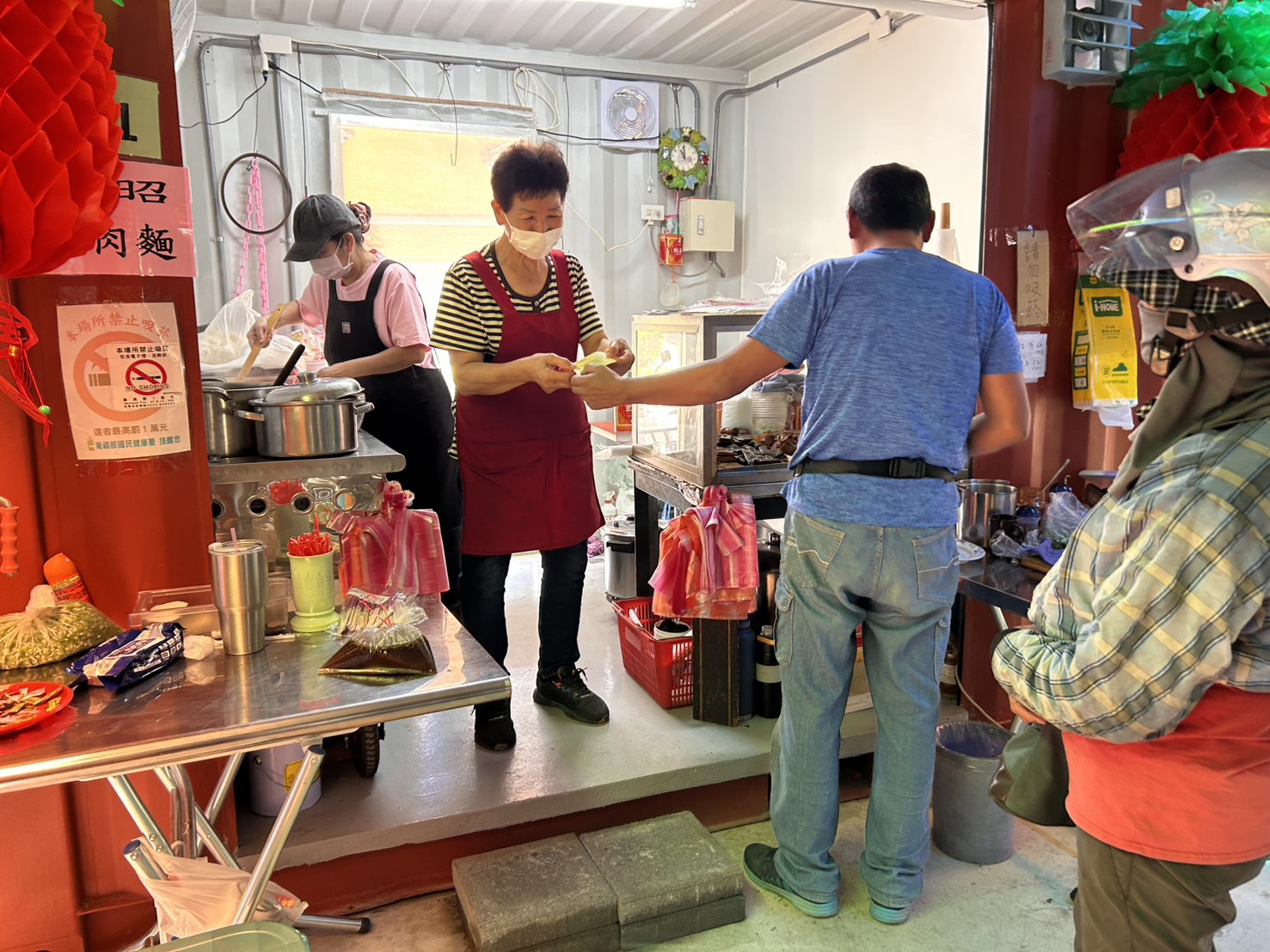楠西市場中繼站第二波促銷活動熱烈開跑！ 市府全力助攻攤商振興市場經濟！