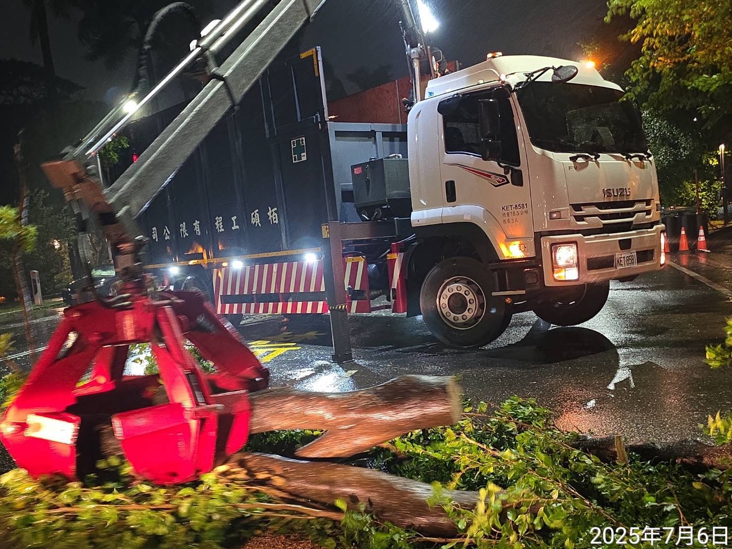 丹娜絲颱風過境強襲臺南 工務局：迅速排除恢復市容