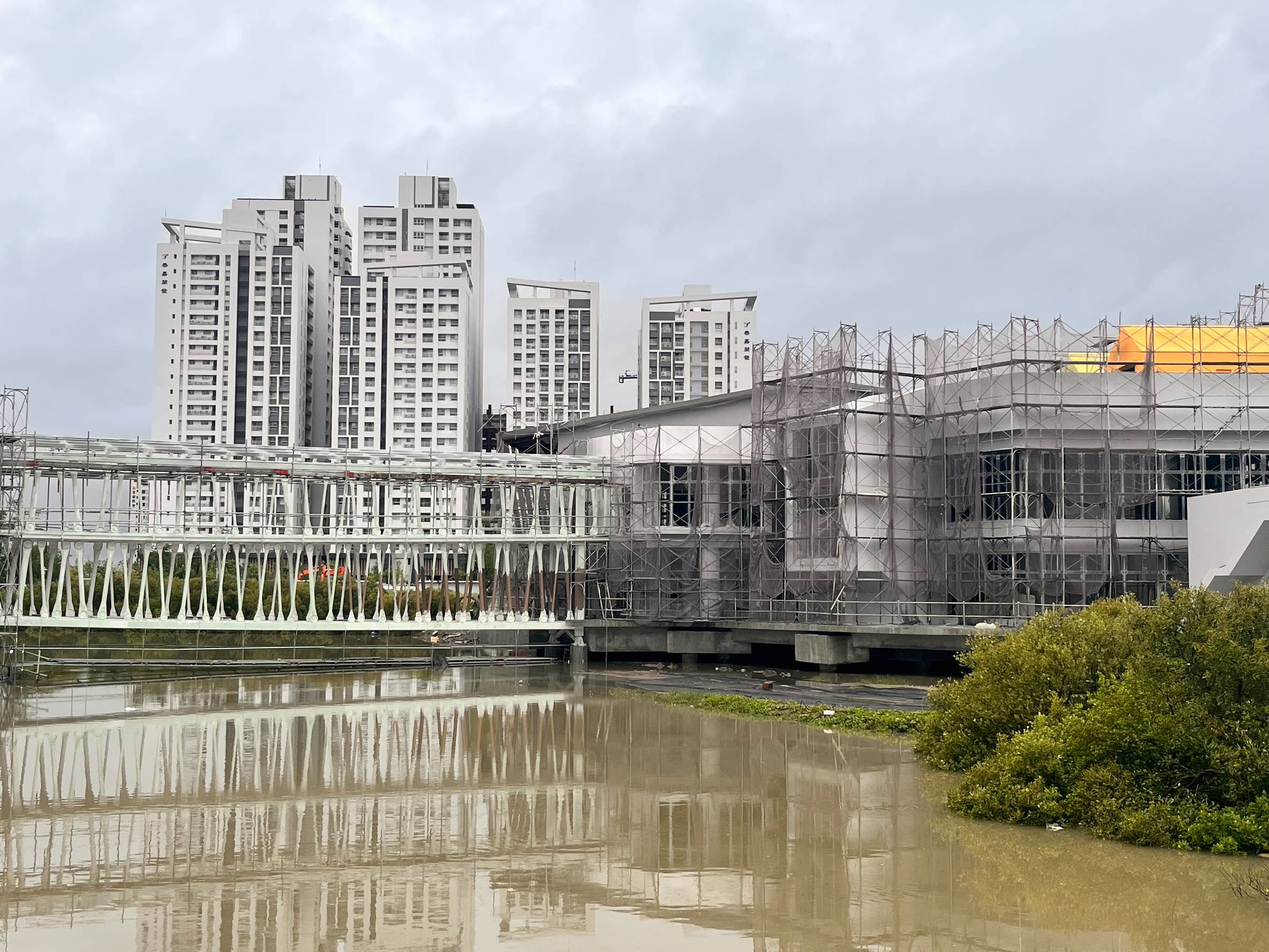 丹娜絲颱風嚴重造成本市體育局所轄各場館損壞，體育局正積極進行搶災，並勘查本月舉行U12世界棒球賽場地，確保比賽順利進行