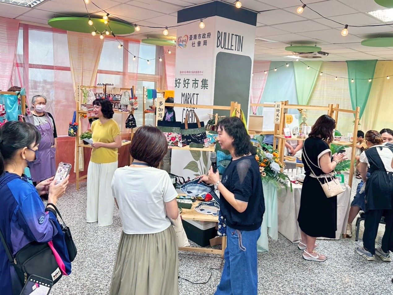 南市社會局辦理「好好市集」黃偉哲鼓勵婦女提升經濟力