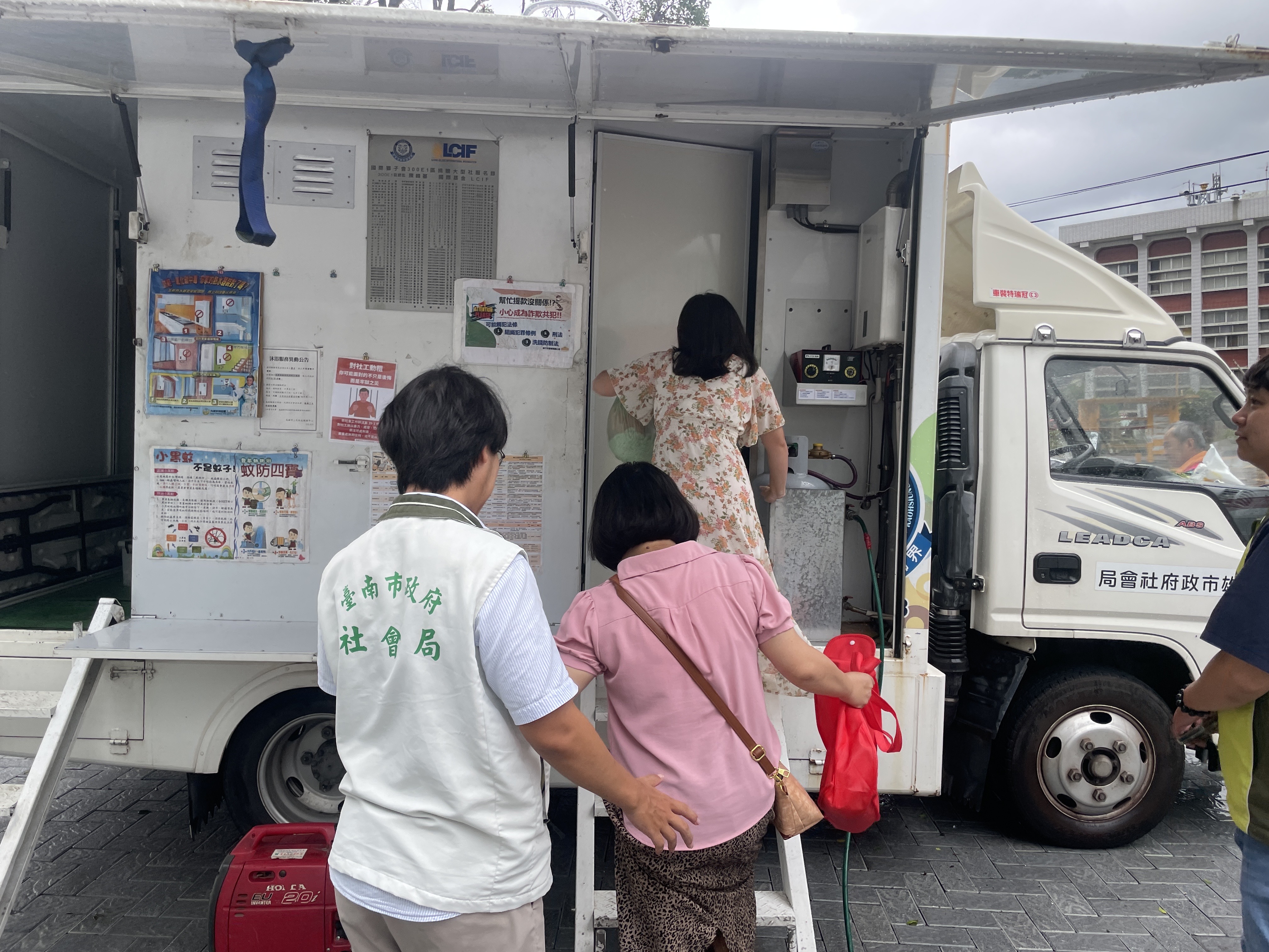 無處不在卻默默用心的溫暖英雄  社會局社工全力協助災後重建與生活穩定