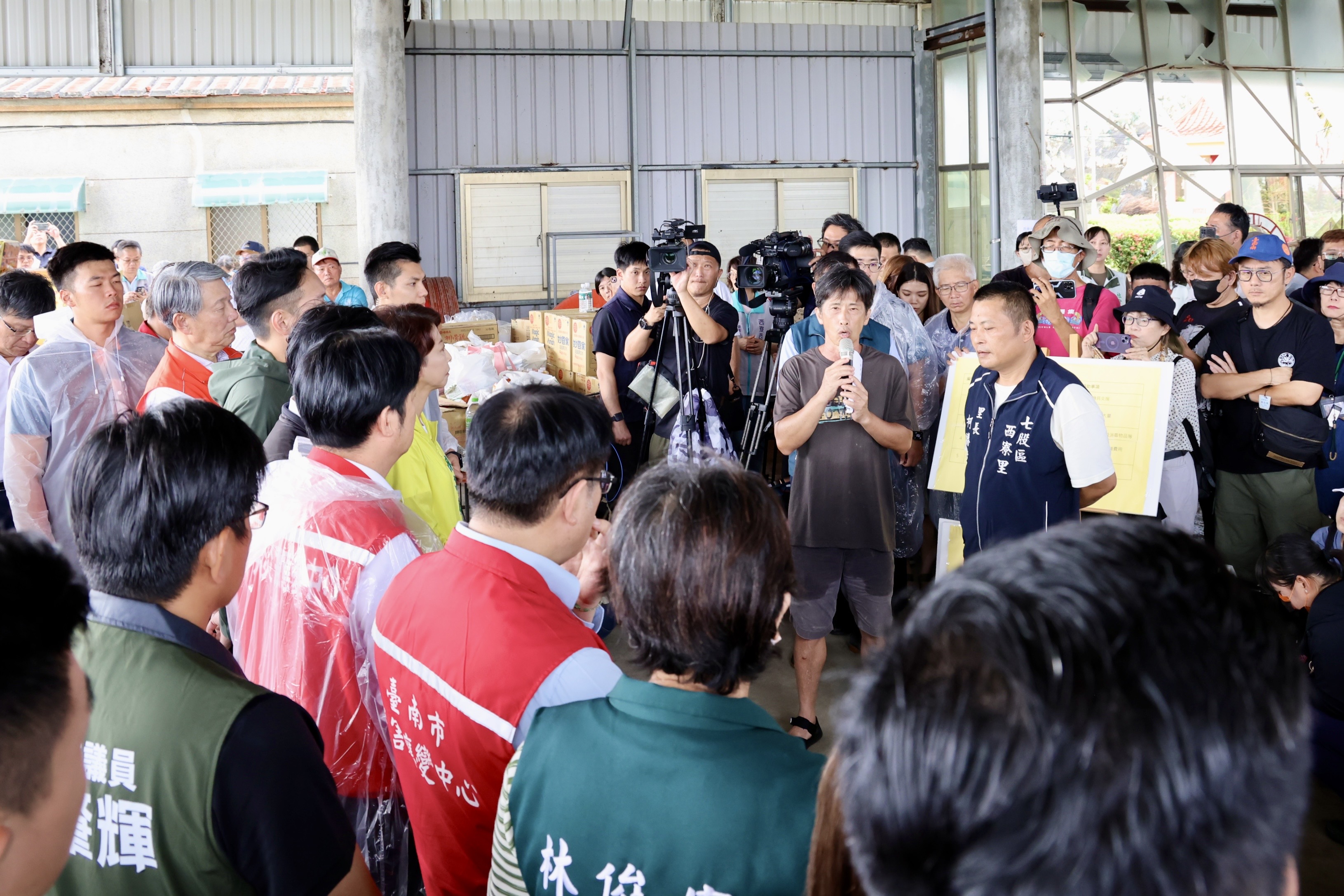 黃偉哲偕賴總統赴七股、學甲、後壁傾聽民眾心聲 將盡全力解決燃眉之急