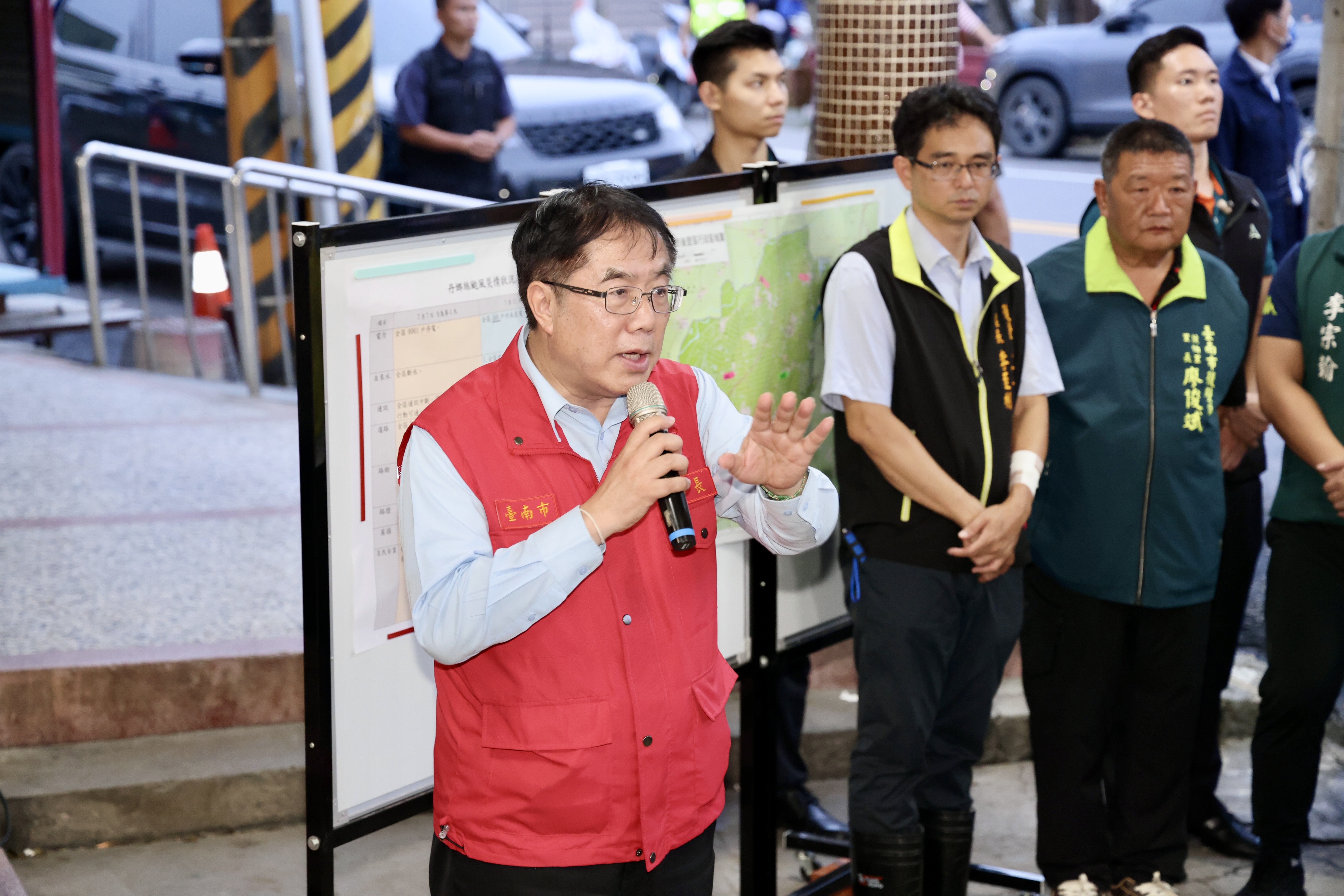 黃偉哲偕賴總統赴七股、學甲、後壁傾聽民眾心聲 將盡全力解決燃眉之急
