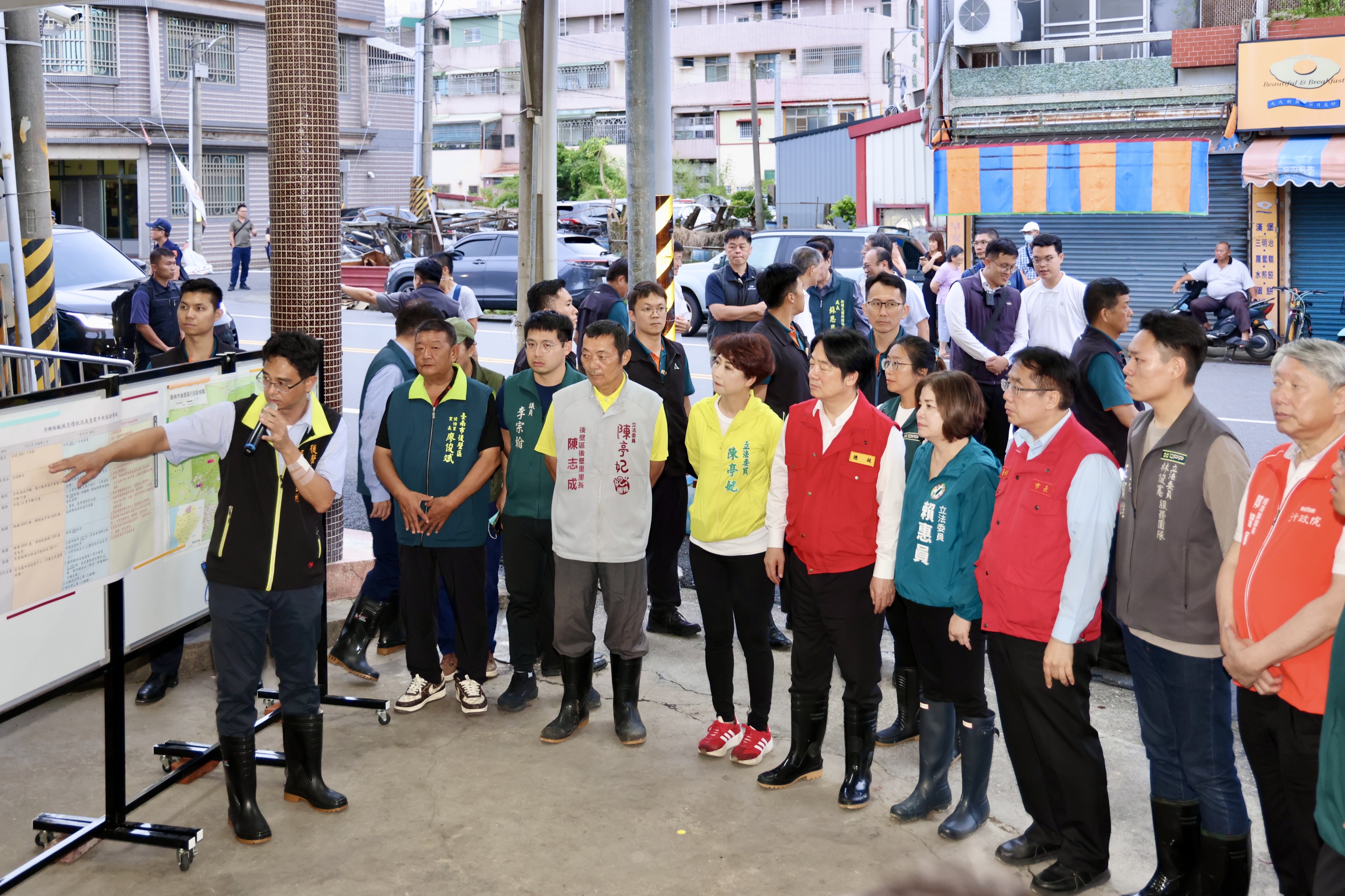 黃偉哲偕賴總統赴七股、學甲、後壁傾聽民眾心聲 將盡全力解決燃眉之急