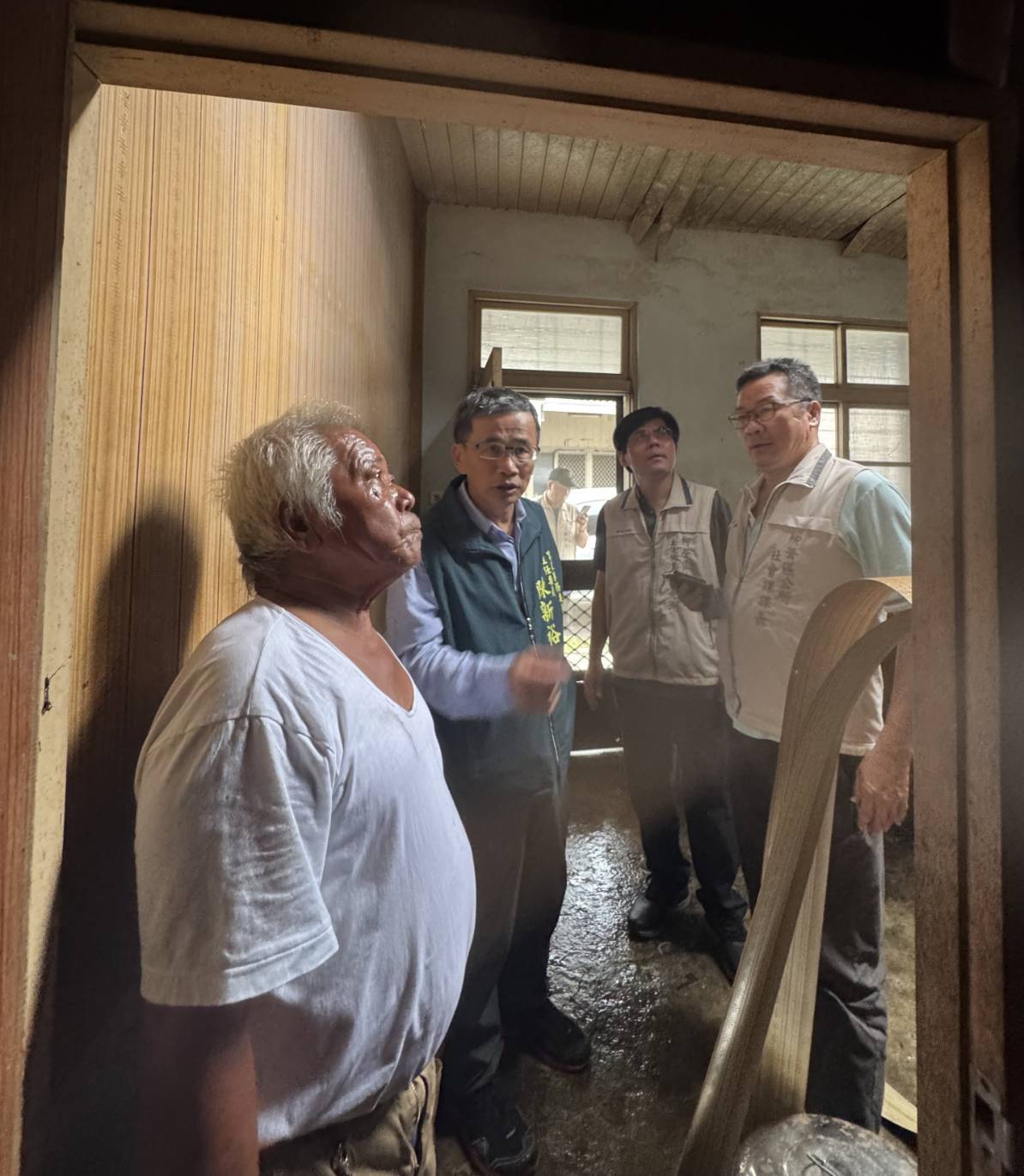 南市府局處長分工訪視受災區  客委會今至柳營區關懷災民及救災人員