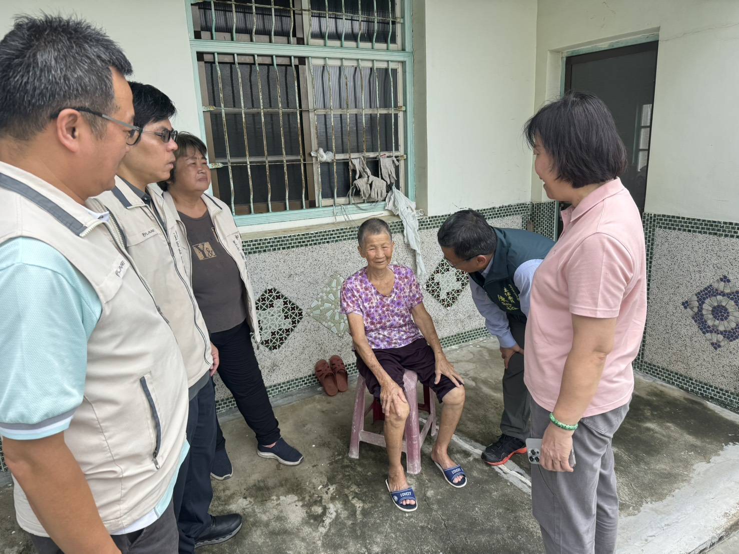 南市府局處長分工訪視受災區  客委會今至柳營區關懷災民及救災人員