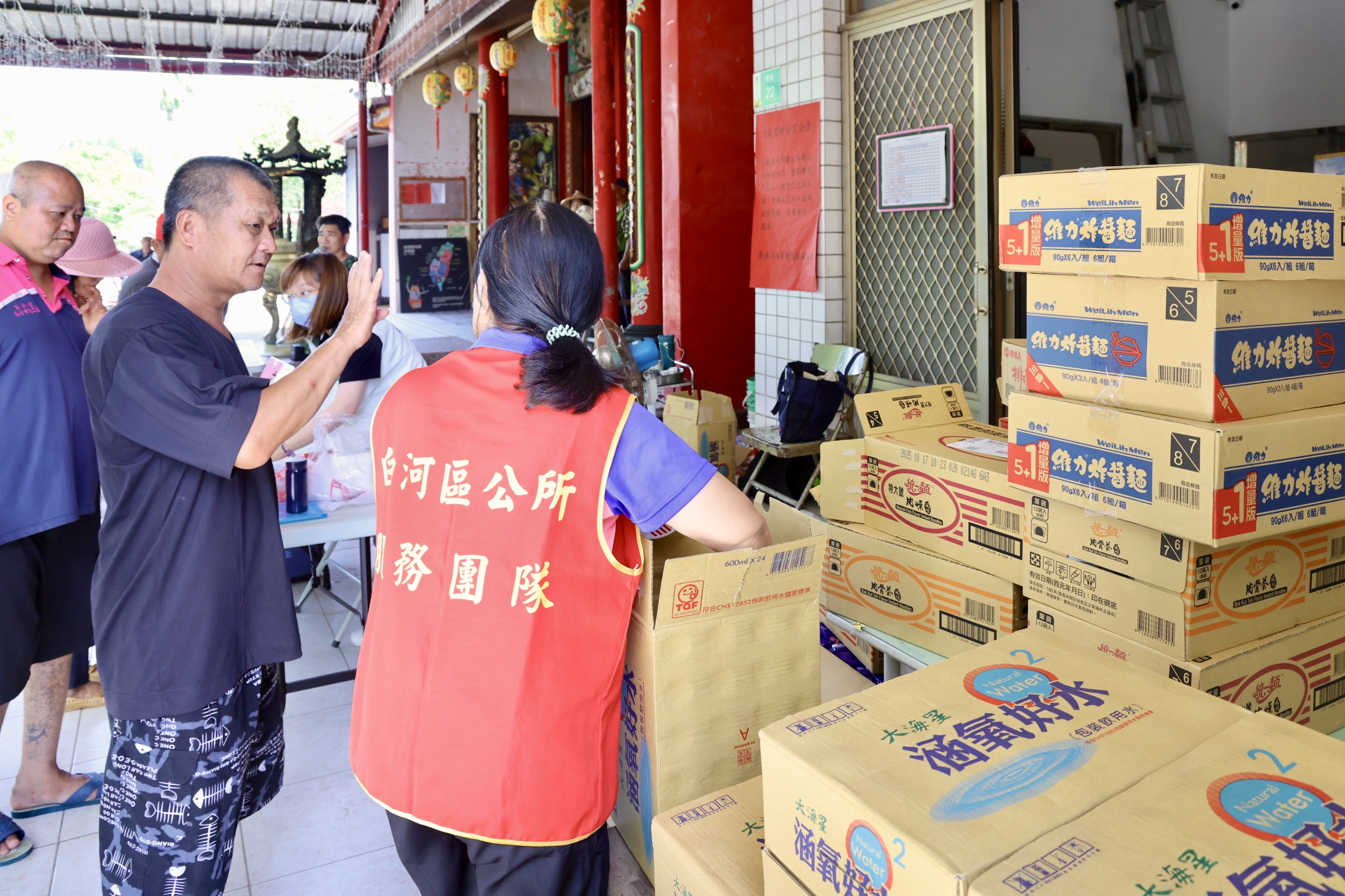 黃偉哲深入新營、白河災區關心民情 允諾補助修繕、全力支援