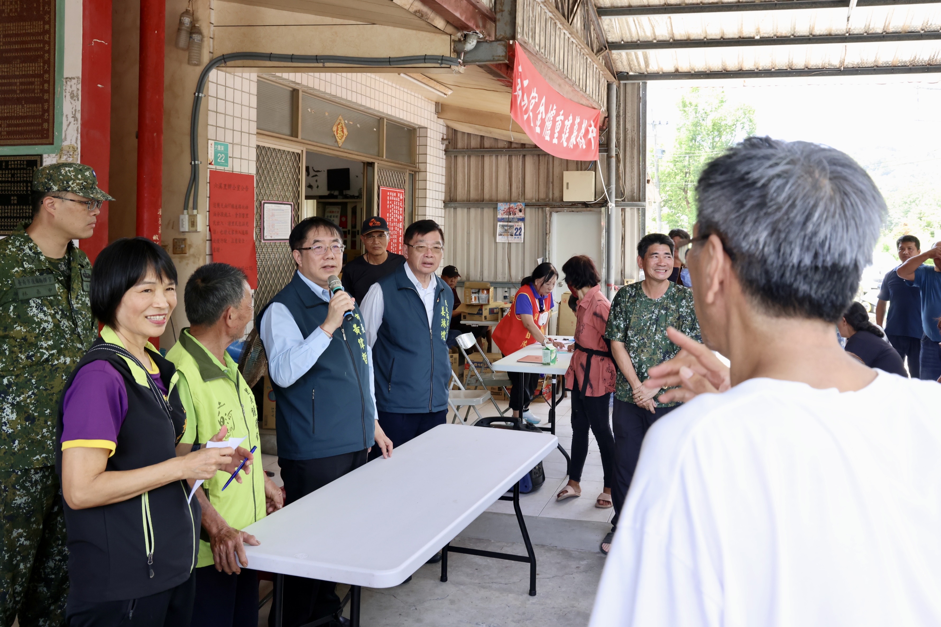 黃偉哲深入新營、白河災區關心民情 允諾補助修繕、全力支援