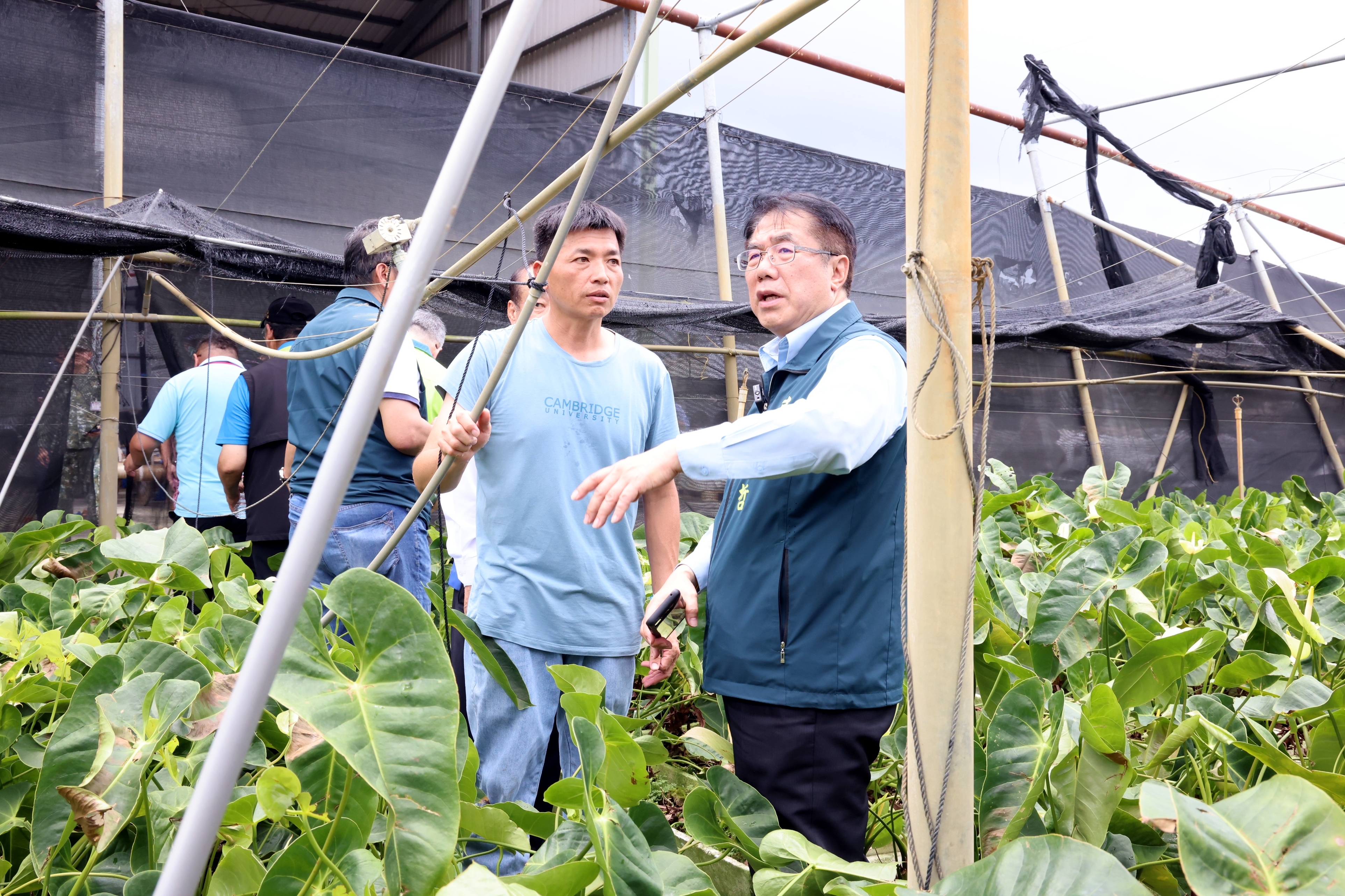 黃偉哲深入七股、下營勘災  全力協助災區復原重建