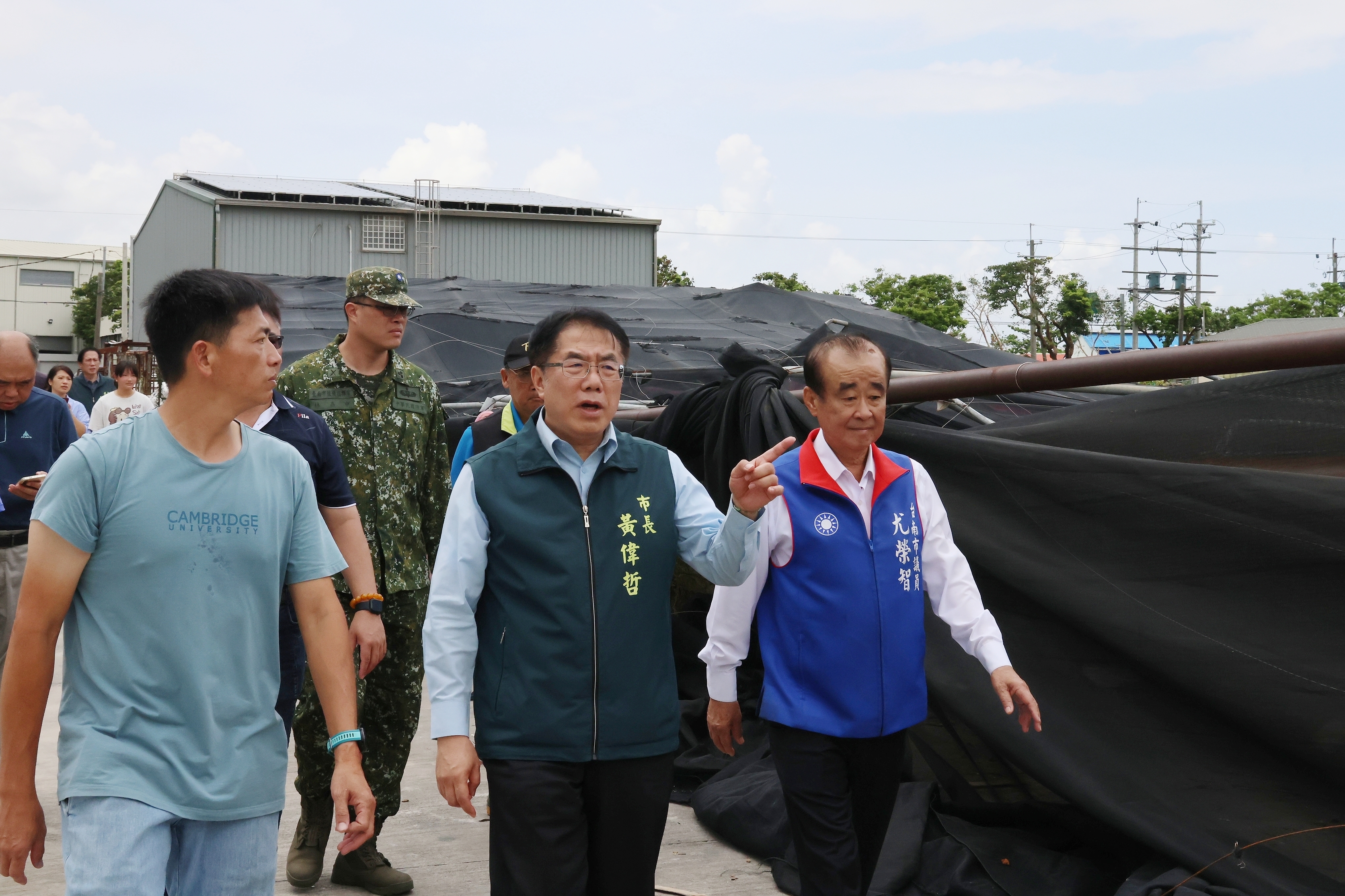 黃偉哲深入七股、下營勘災  全力協助災區復原重建