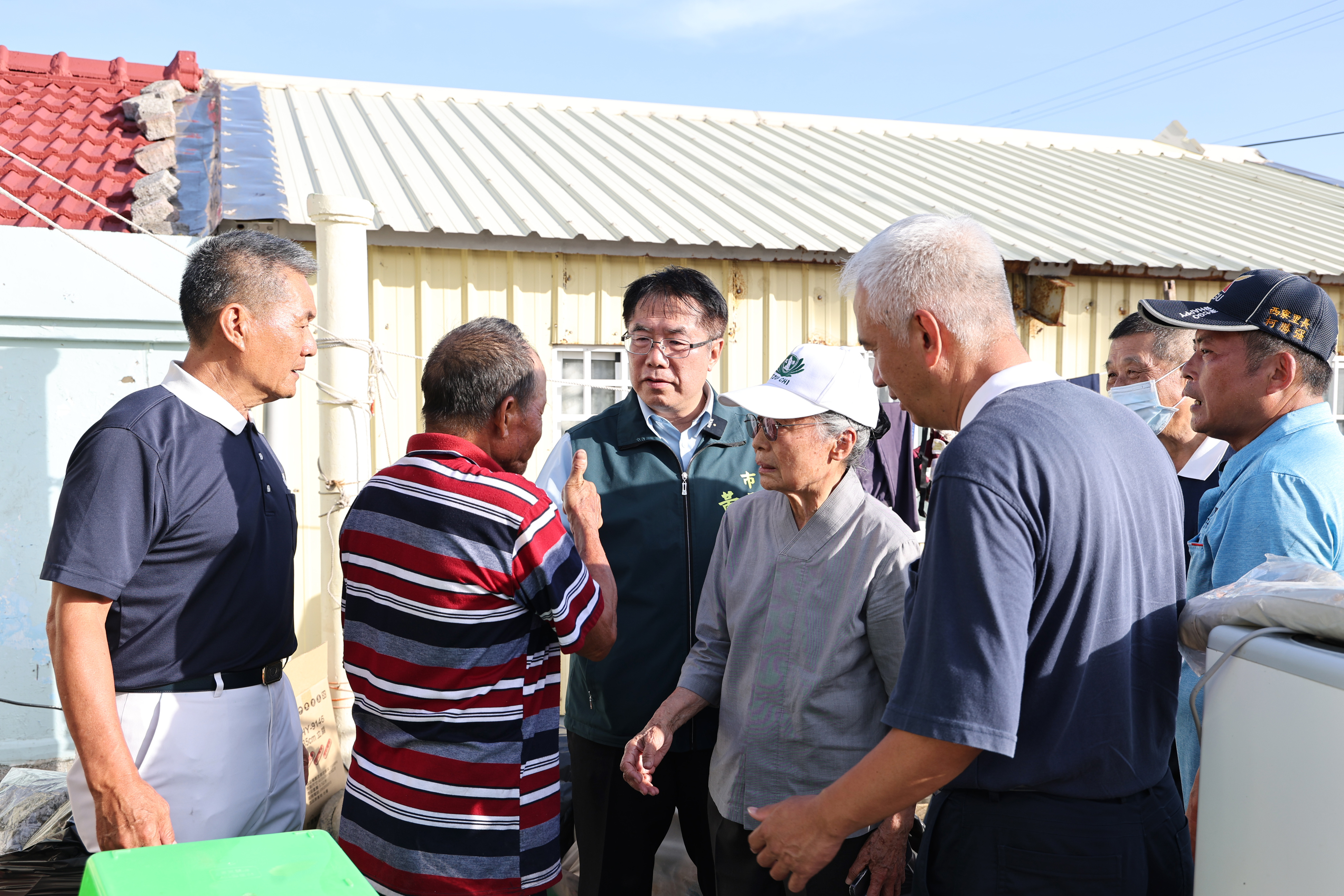 黃偉哲偕慈濟基金會勘災   感謝野崎孝男發送熱食慰問災民善舉
