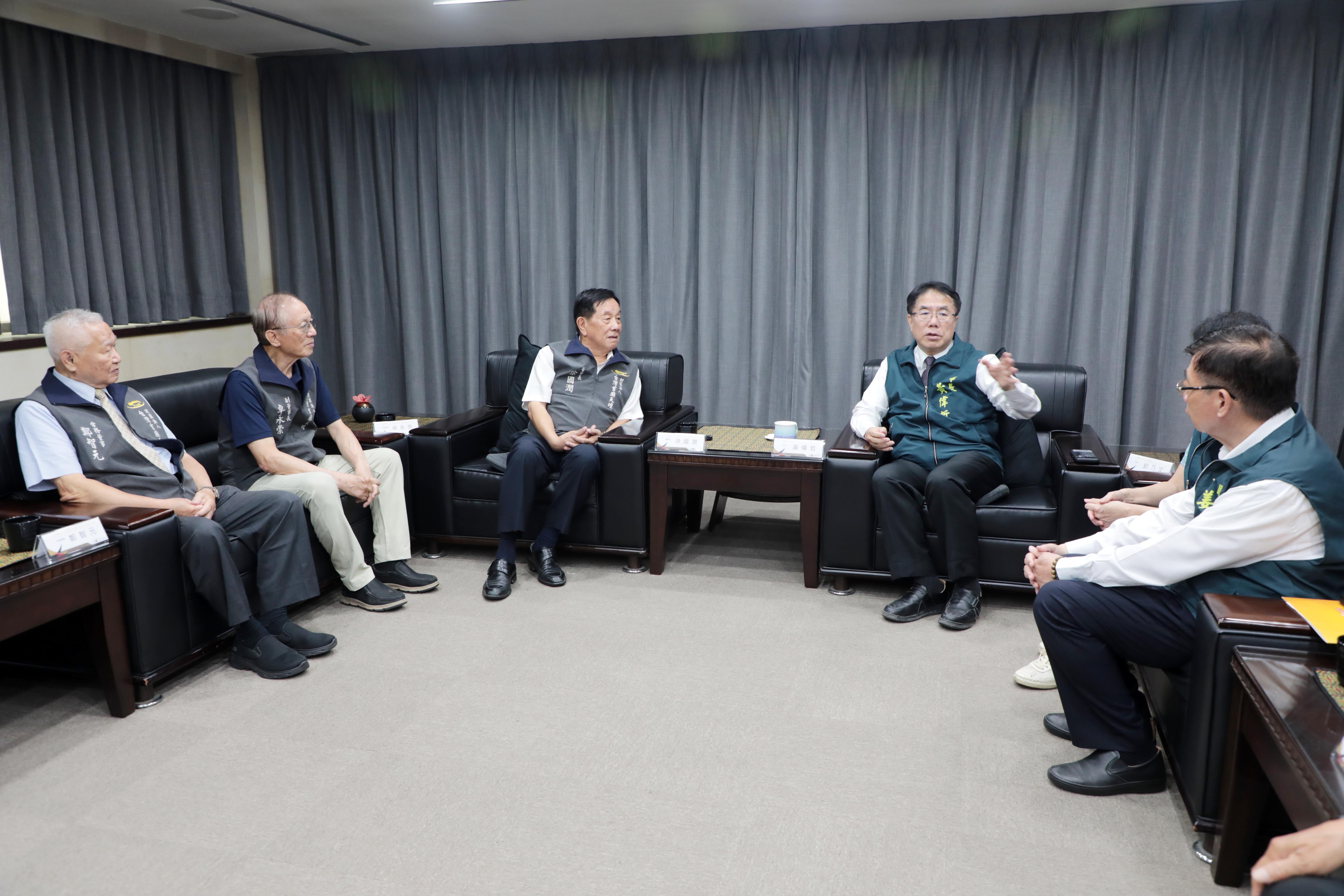 台灣首廟天壇捐300萬予市府助丹娜絲颱風災後復原 黃偉哲頒感謝狀