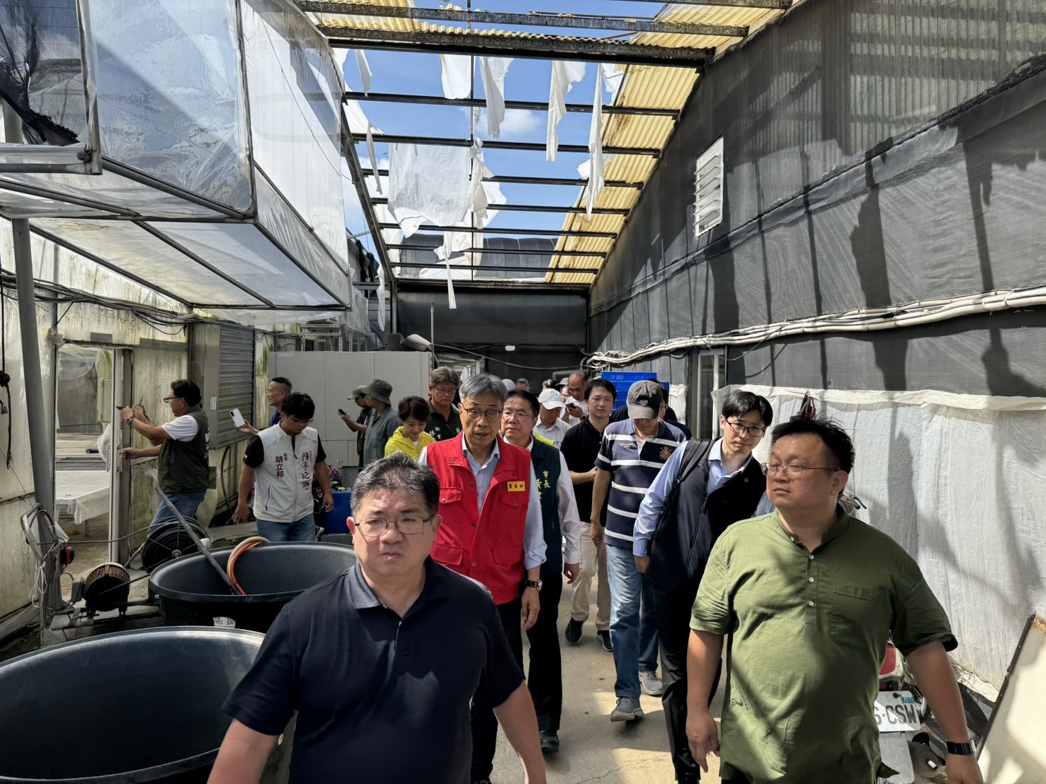 南市府與農業部至北門勘災蘭花產業損失   