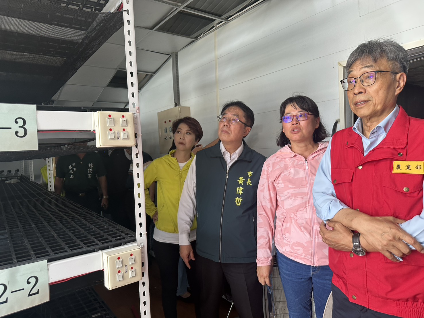 南市府與農業部至北門勘災蘭花產業損失   