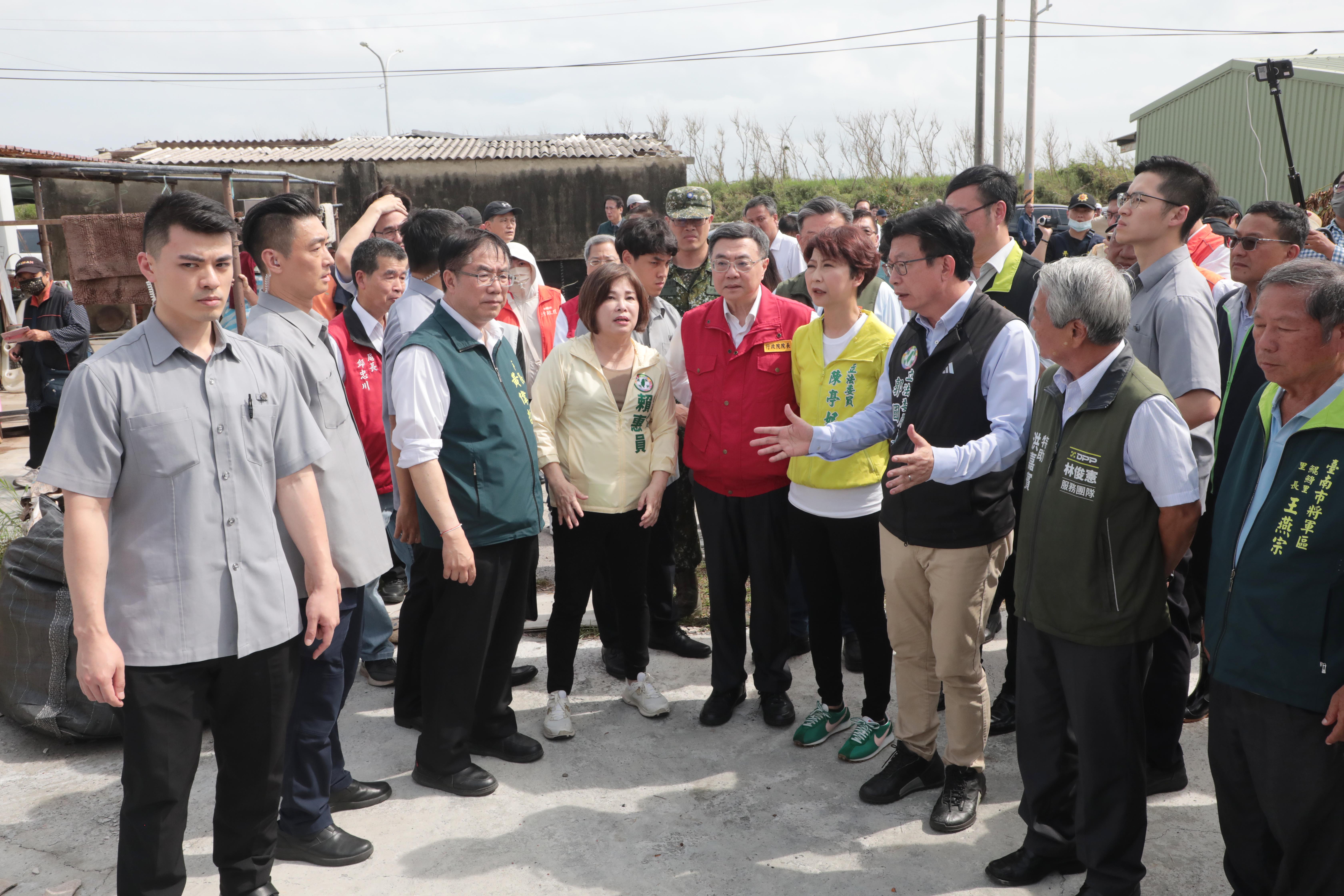 行政院長卓榮泰慰訪將軍區災民 黃偉哲爭取行政院修繕補助盼早日協助重建家園