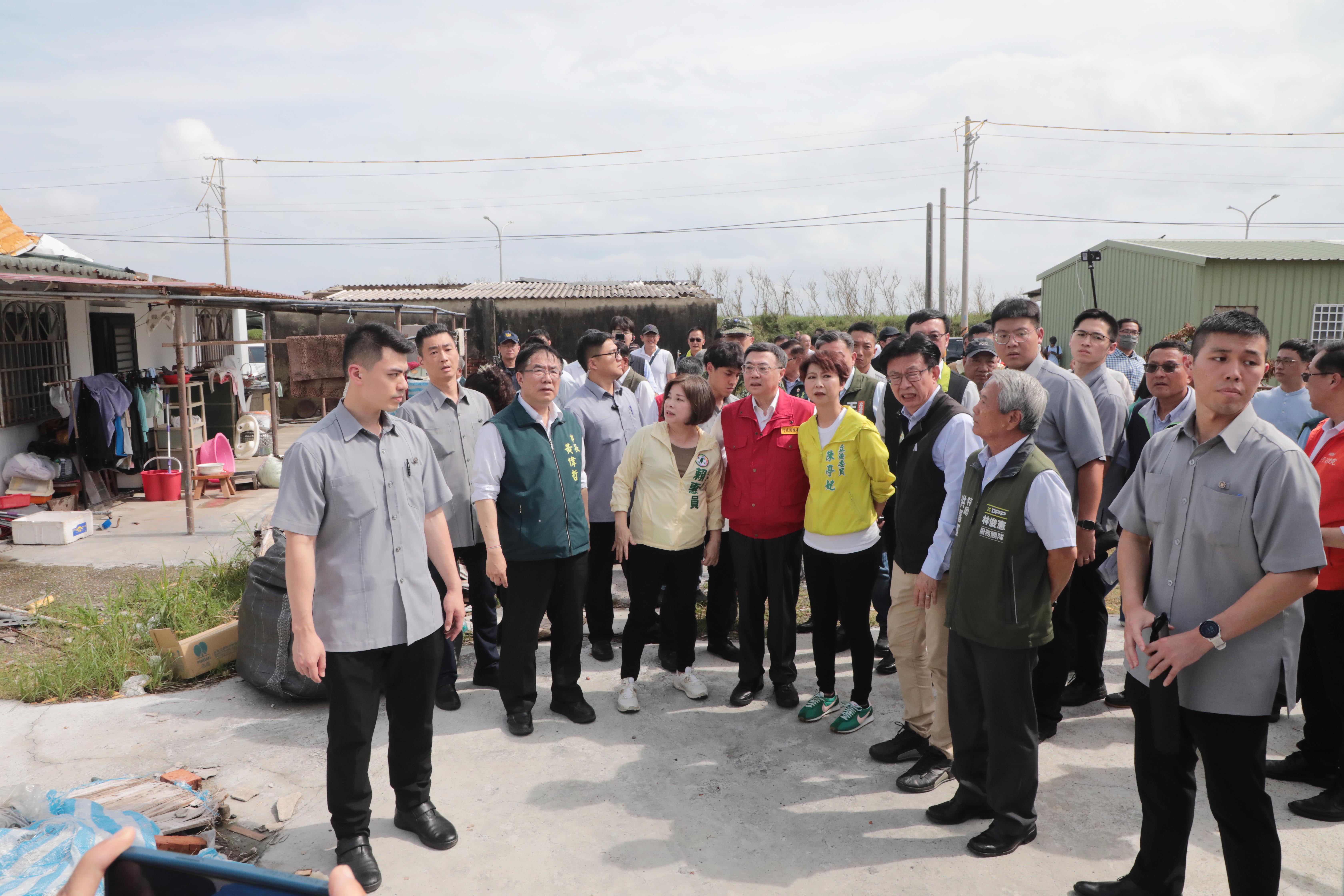 行政院長卓榮泰慰訪將軍區災民 黃偉哲爭取行政院修繕補助盼早日協助重建家園