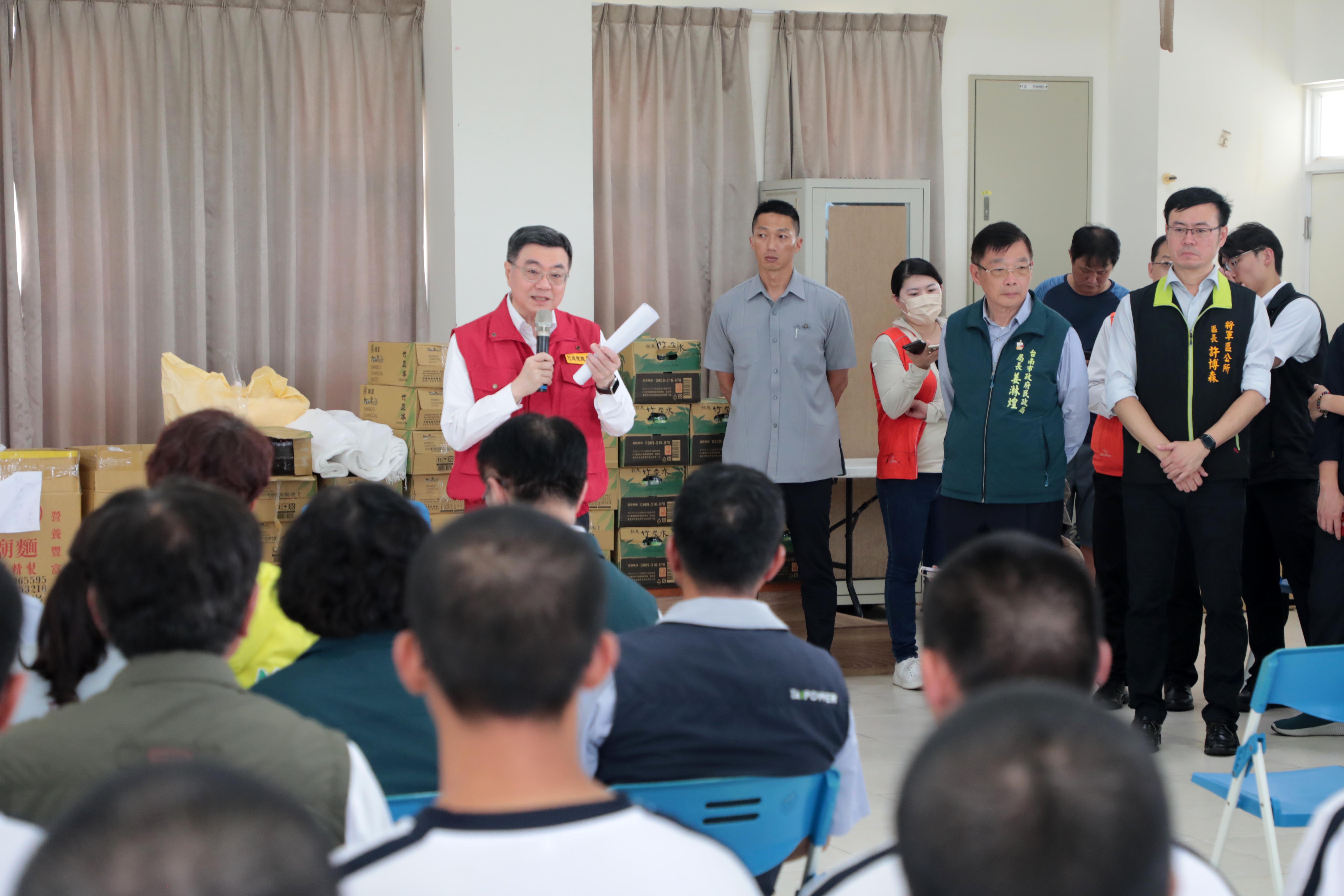 行政院長卓榮泰慰訪將軍區災民 黃偉哲爭取行政院修繕補助盼早日協助重建家園
