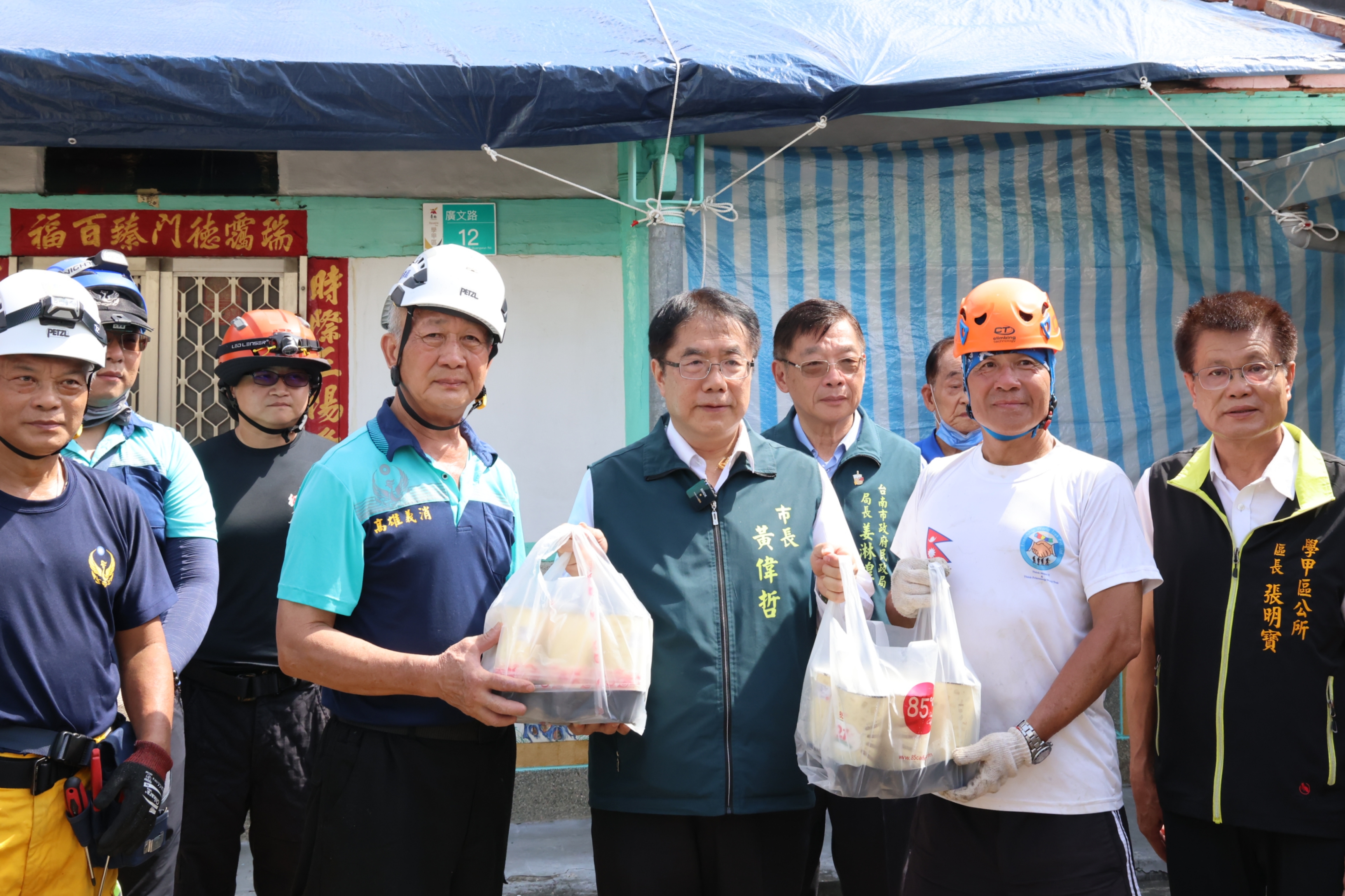 黃偉哲視察學甲、七股重建進度及災損補助受理情形 感謝高雄義消、國軍及基層同仁辛勞付出