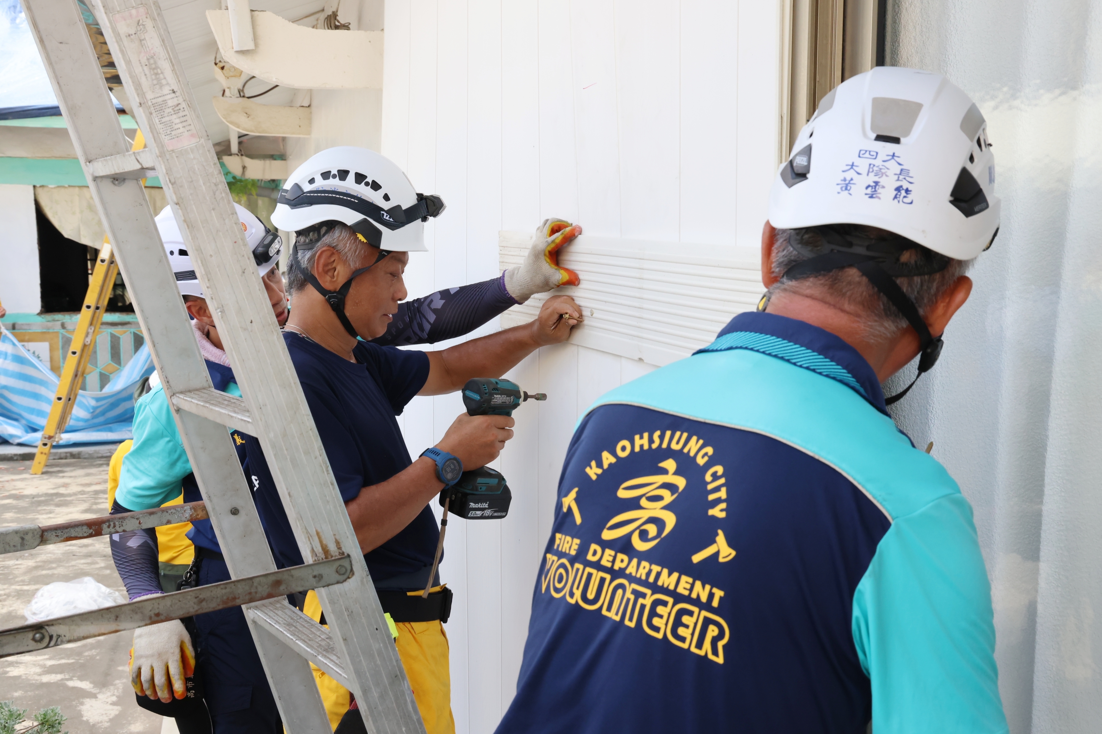 黃偉哲視察學甲、七股重建進度及災損補助受理情形 感謝高雄義消、國軍及基層同仁辛勞付出