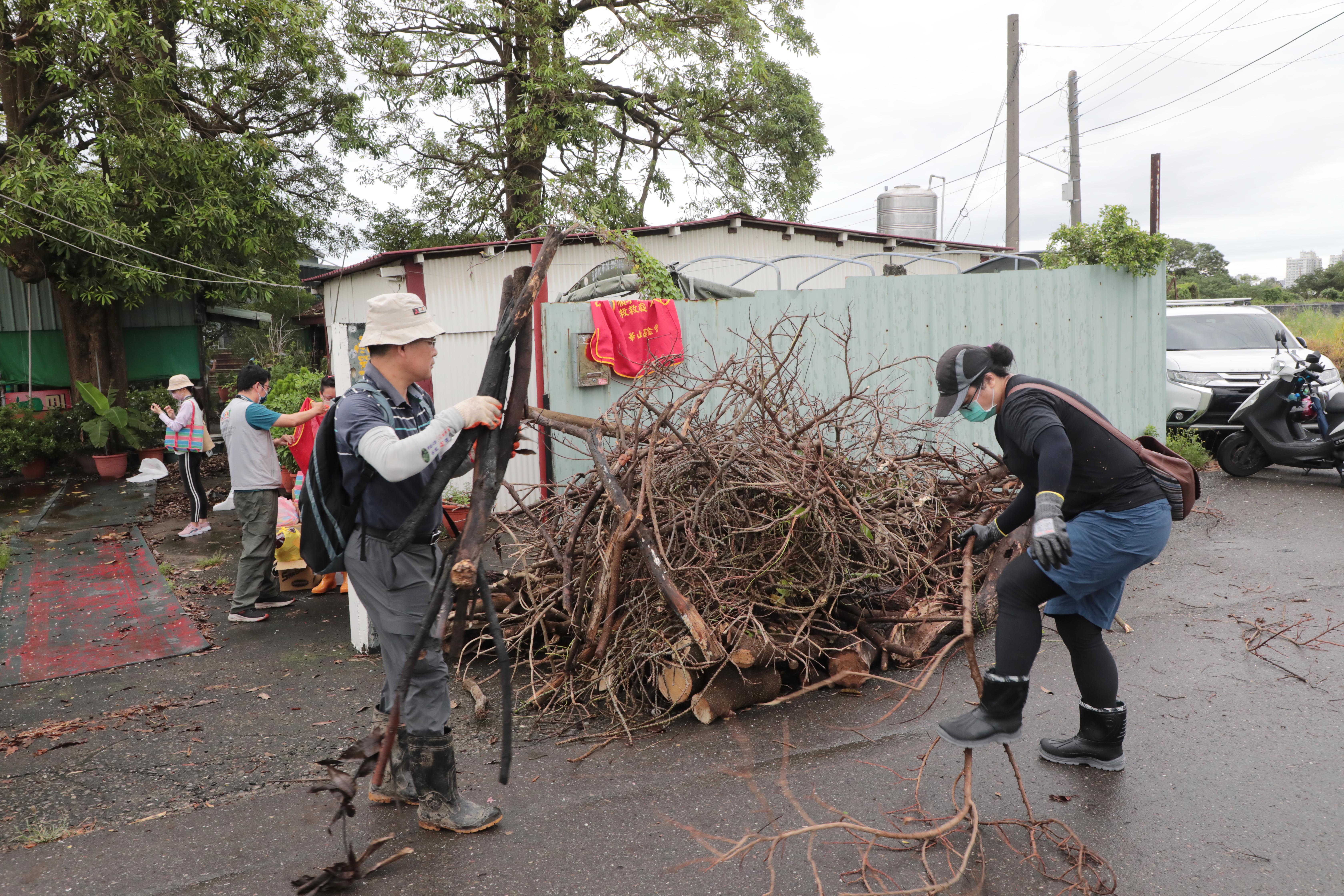 「風雨後最美的風景」　黃偉哲感謝各地志工助災民整理家園  