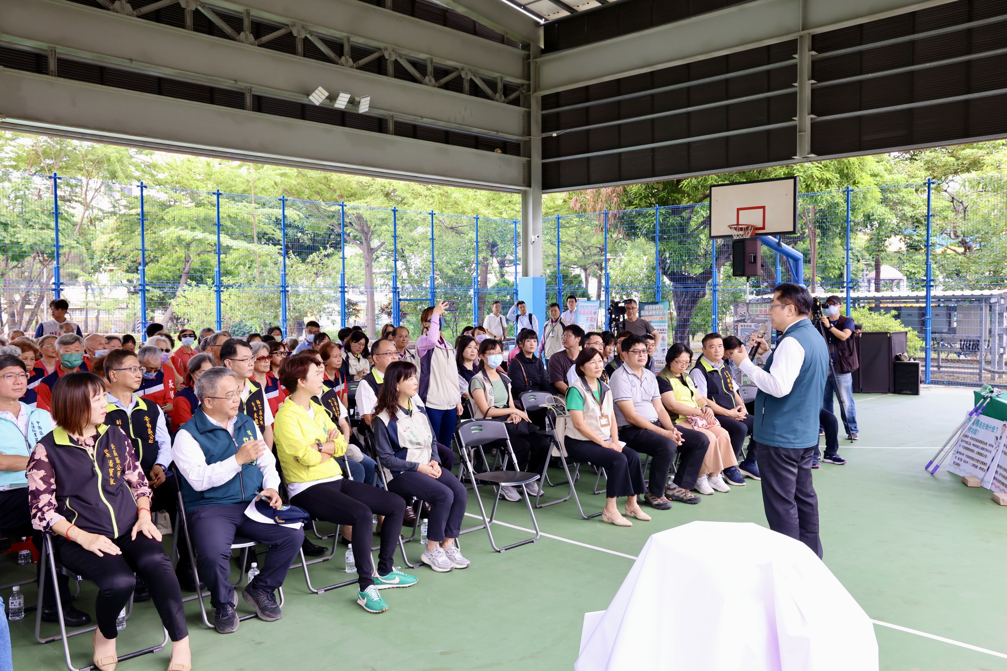 風災後為登革熱高風險期  黃偉哲呼籲落實防疫，目標0本土案例